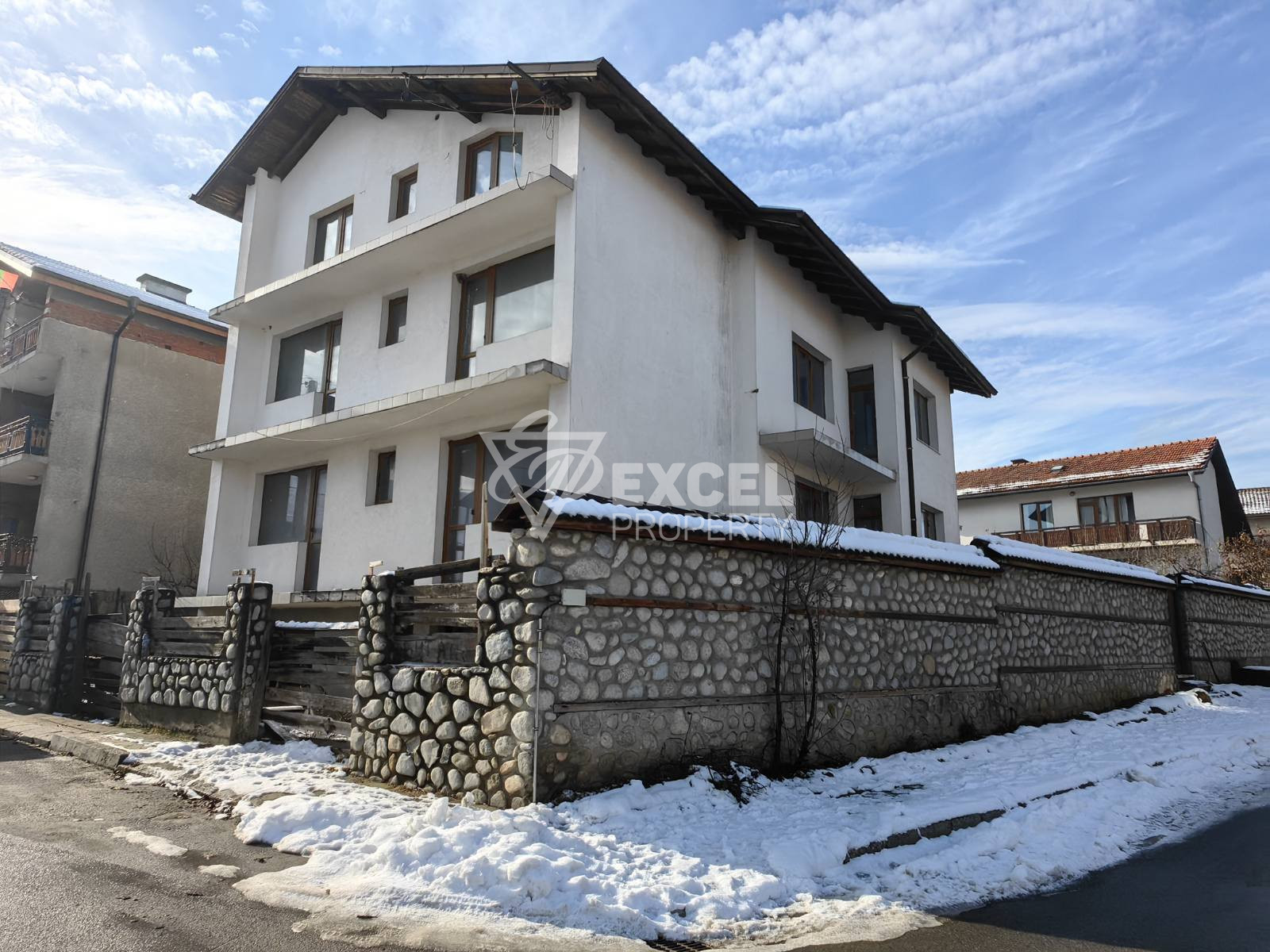 Massive three-storey house with 10 bedrooms for sale in Bansko