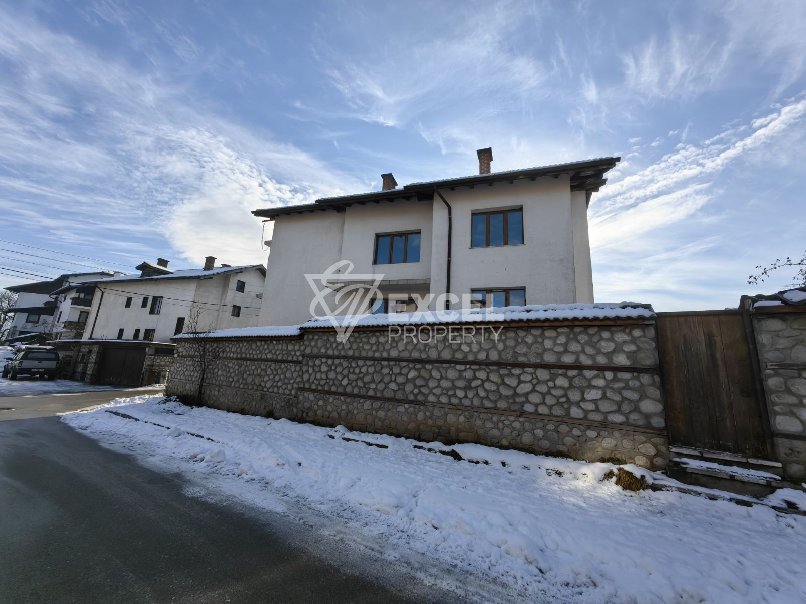 Massive three-storey house with 10 bedrooms for sale in Bansko