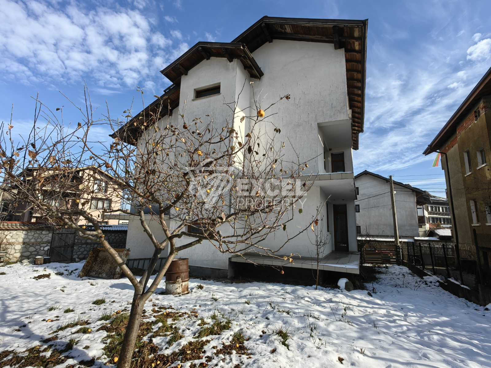 Massive three-storey house with 10 bedrooms for sale in Bansko