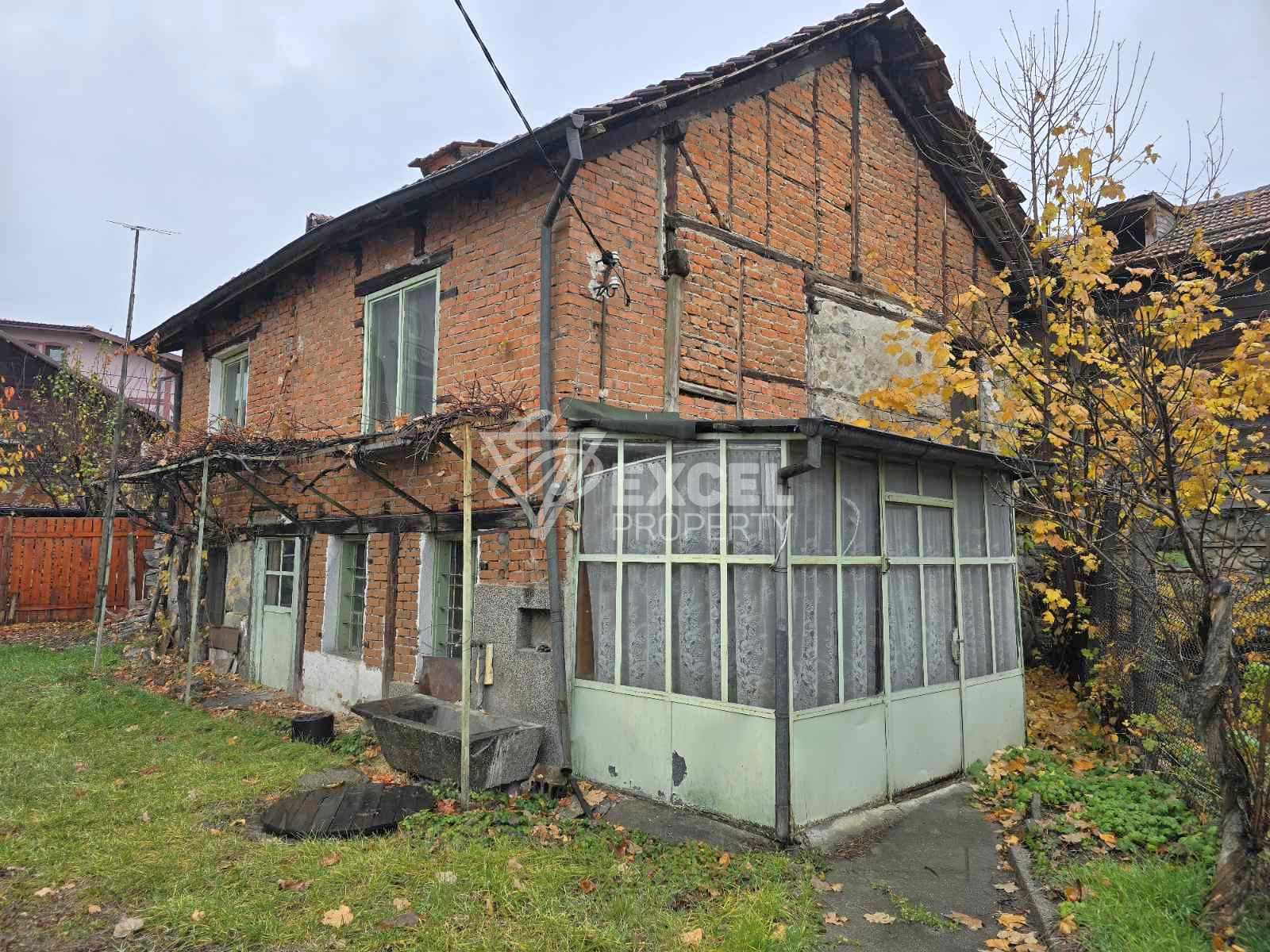 A property with a finished architectural project for a massive three-story house in the center of Bansko