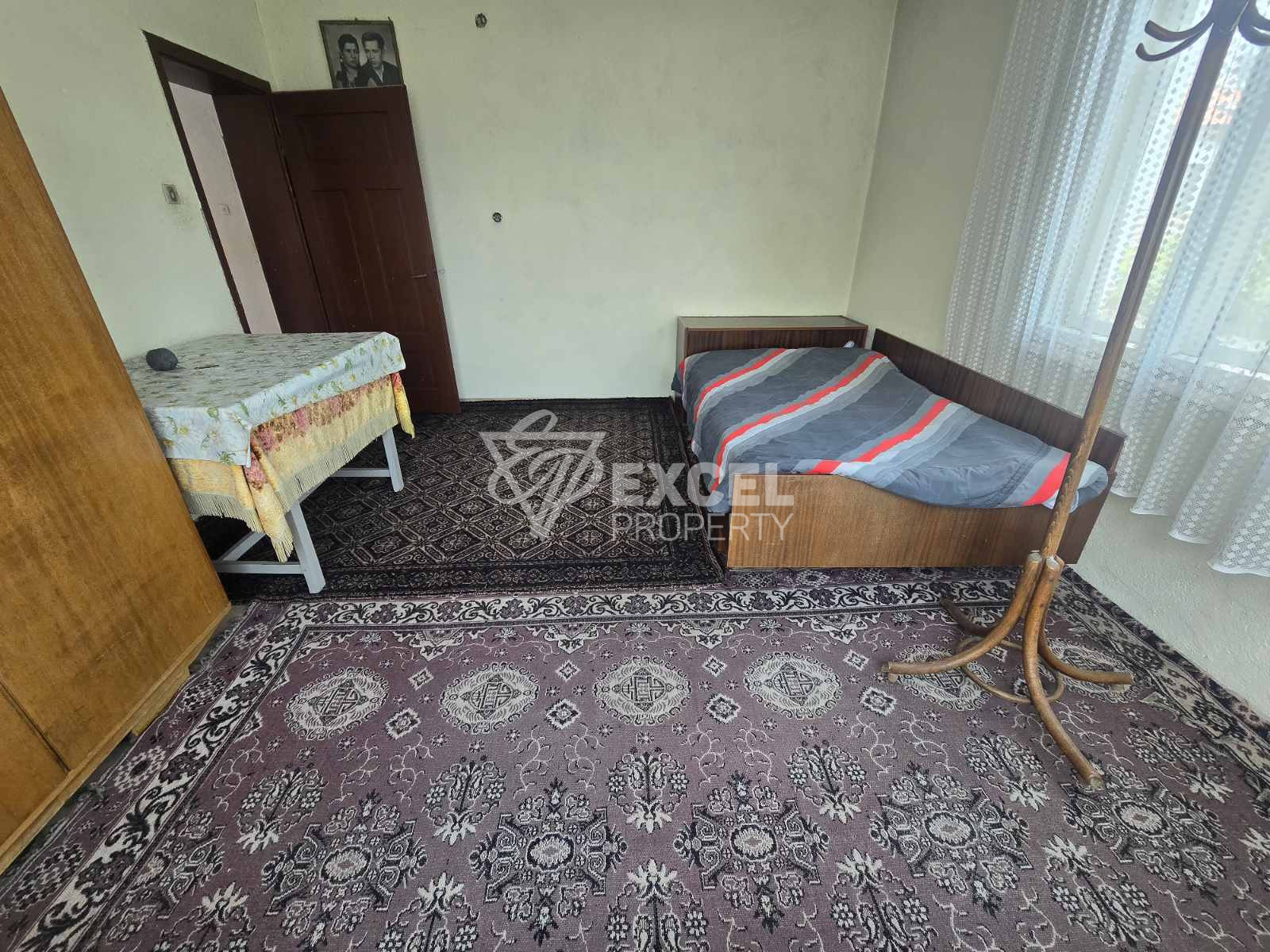 Single-family house with a large yard for sale, near Bansko