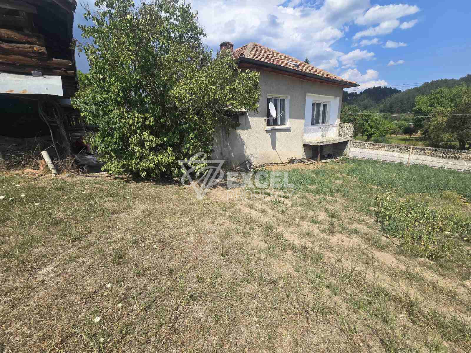 Single-family house with a large yard for sale, near Bansko