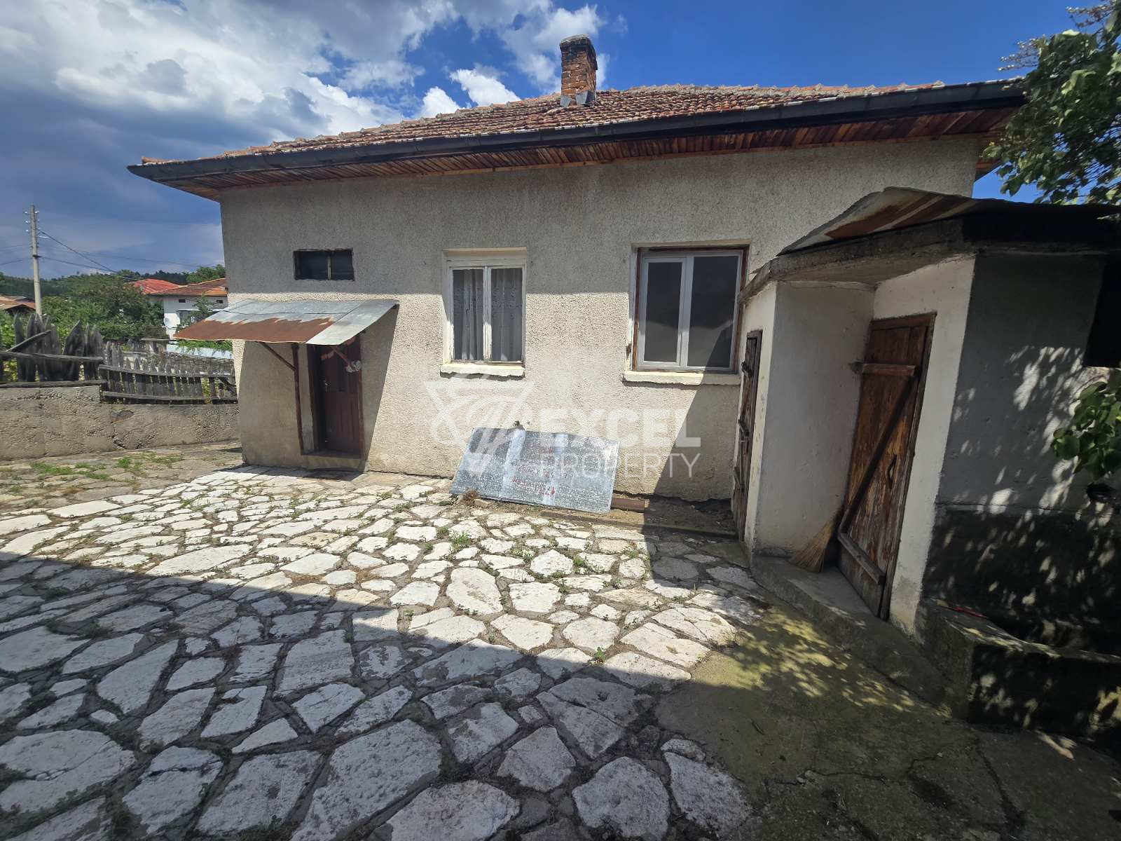 Single-family house with a large yard for sale, near Bansko