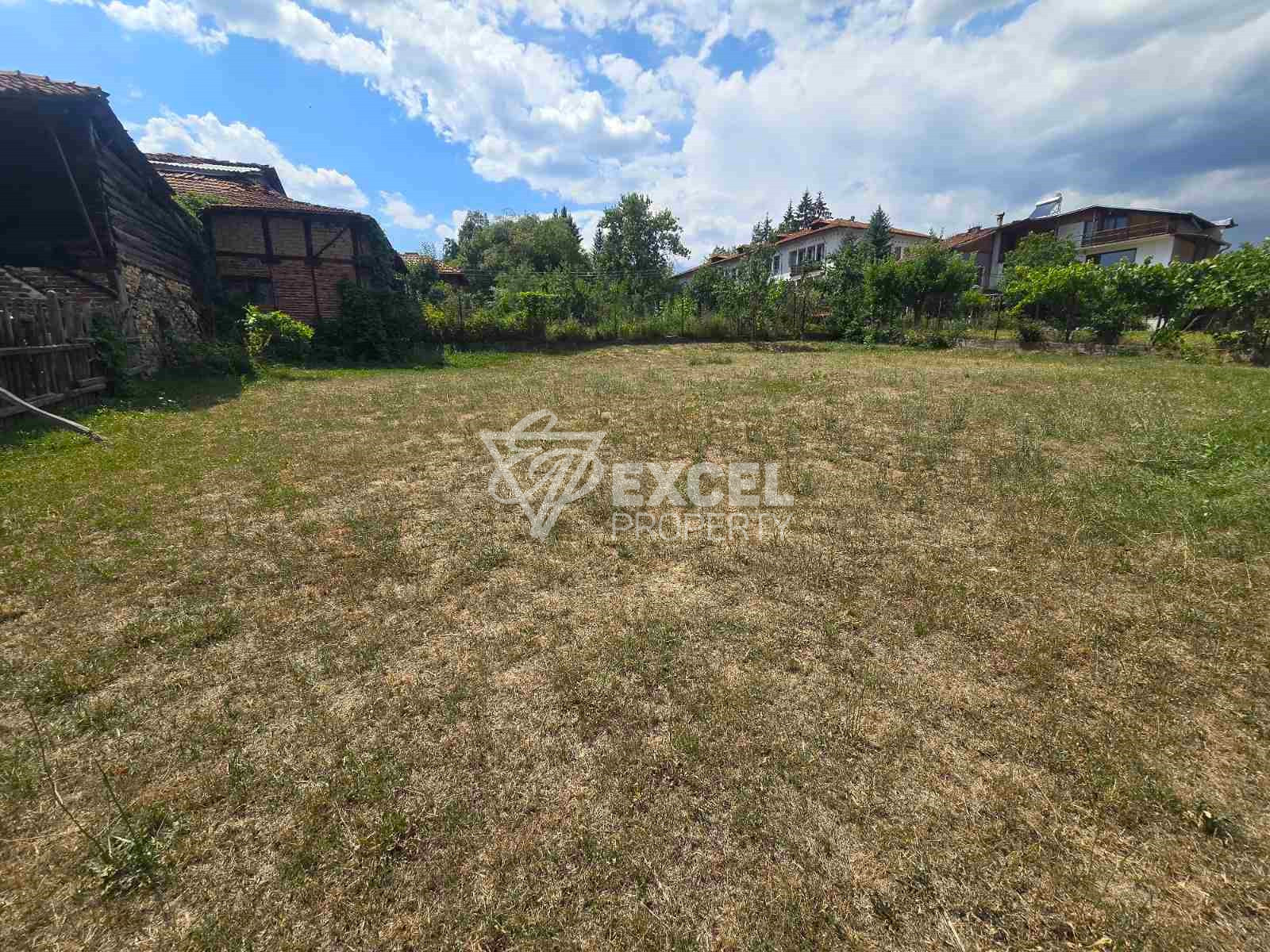 Single-family house with a large yard for sale, near Bansko