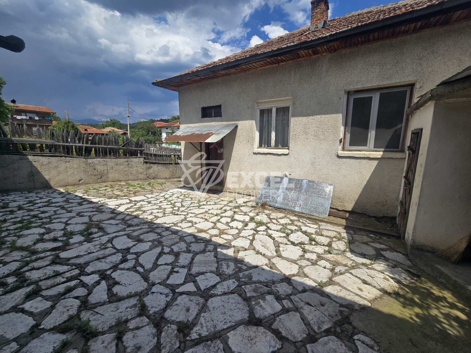 Single-family house with a large yard for sale, near Bansko