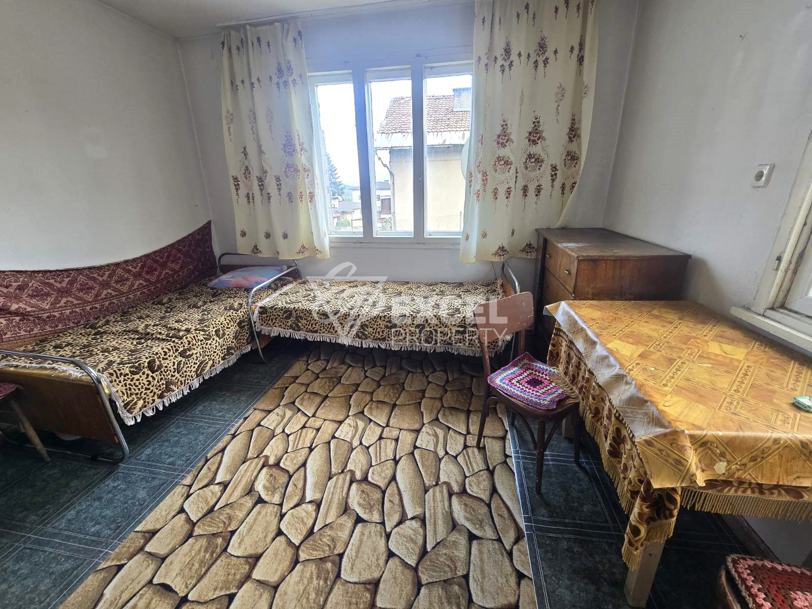 Single-family house with a large yard for sale, near Bansko