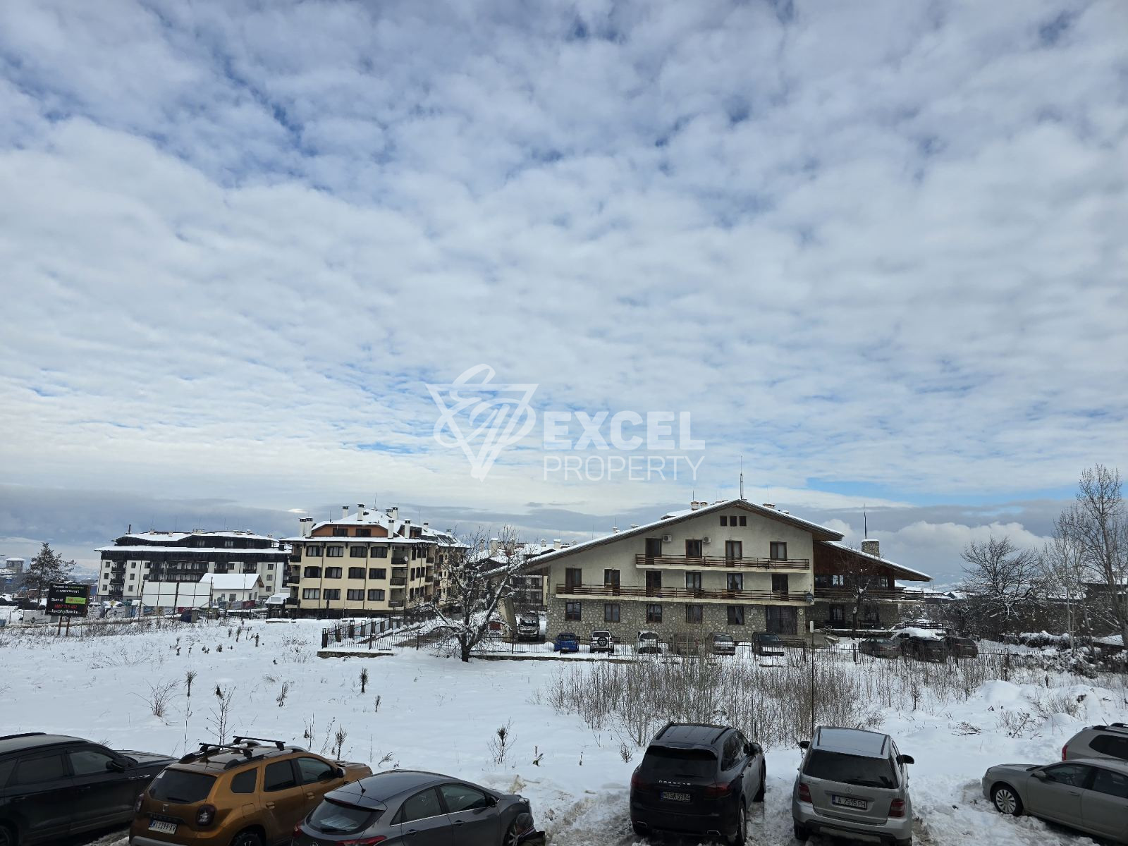 One-bedroom apartment with underground parking space for sale in a year-round complex 400 m from the Gondola, Bansko