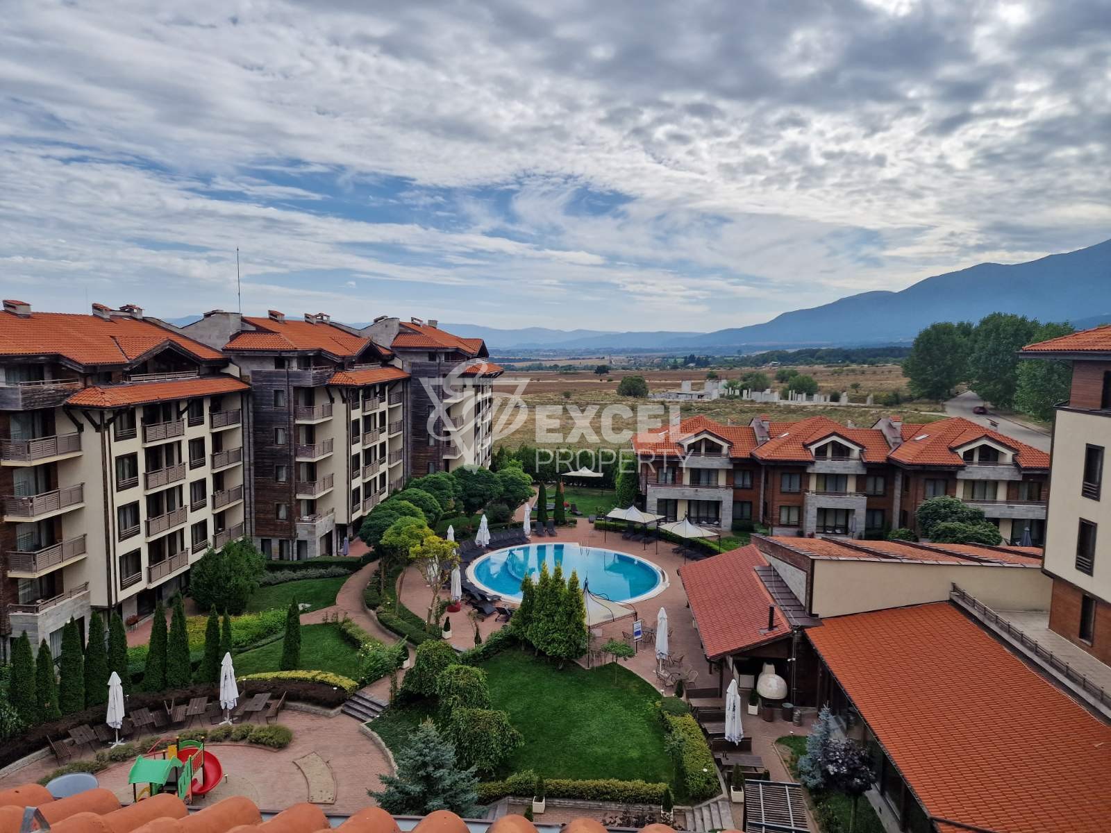Multi-room maisonette with a view of the pool and Pirin mountain in a 4-star complex