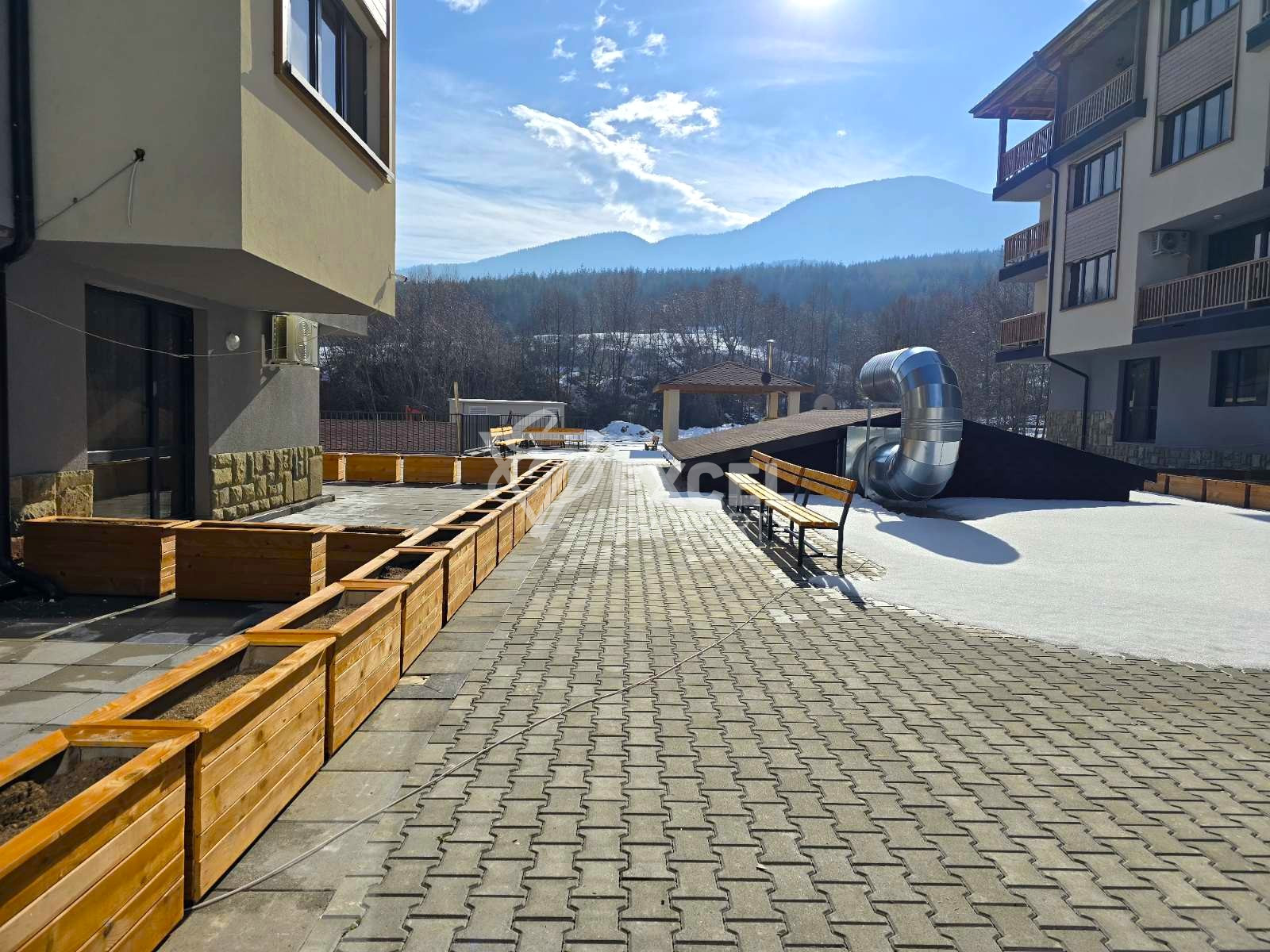 Spacious studio with basement and parking space for sale in Bansko