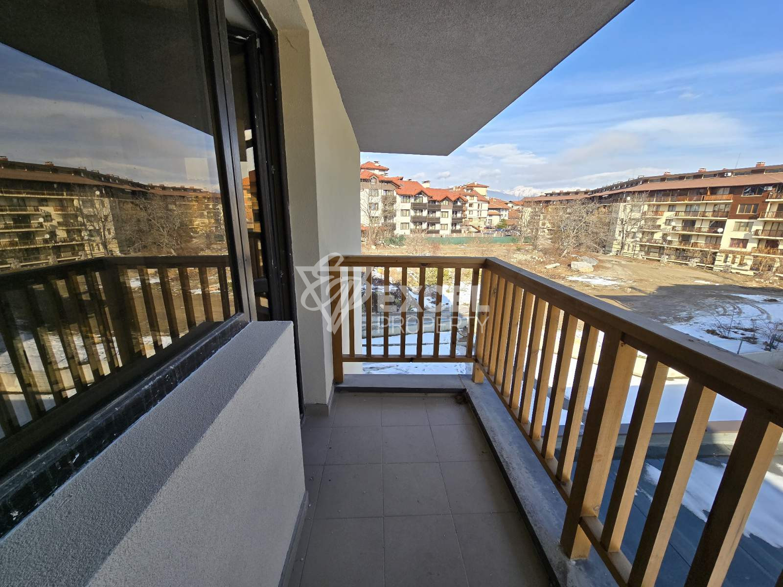 Spacious studio with basement and parking space for sale in Bansko