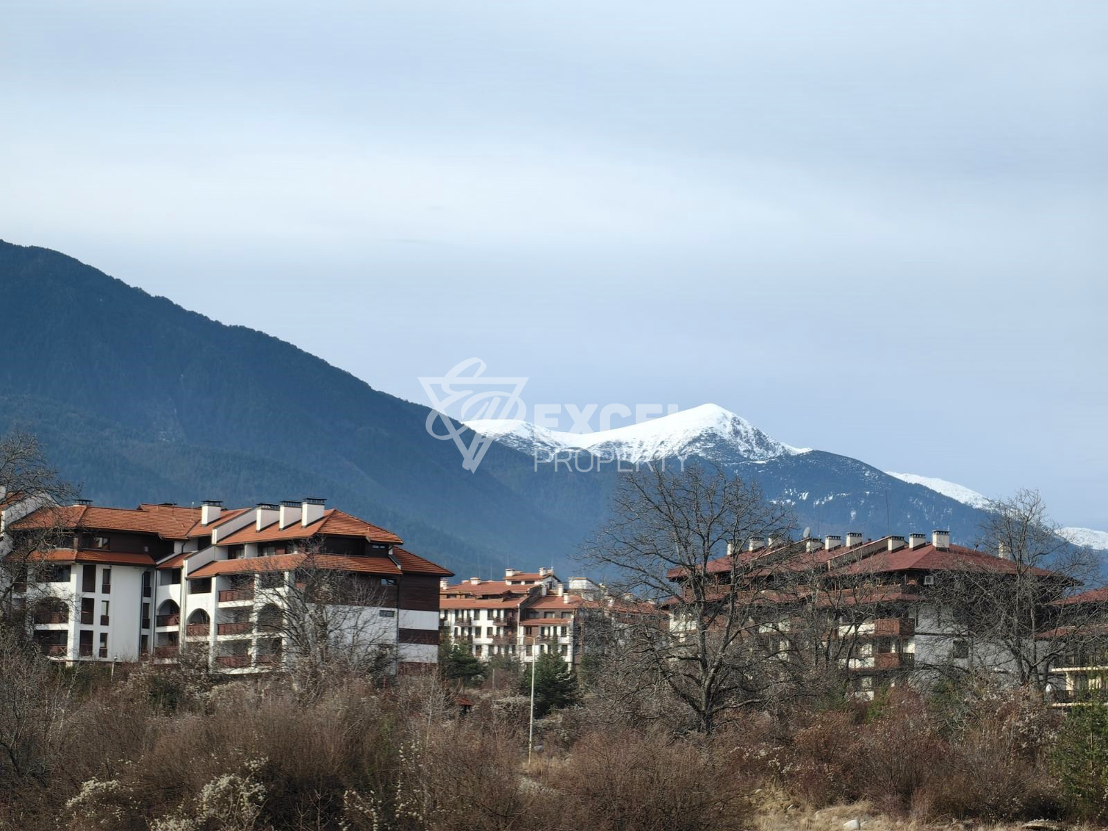 Southern studio with a terrace in a new residential building with low maintenance fees, Bansko