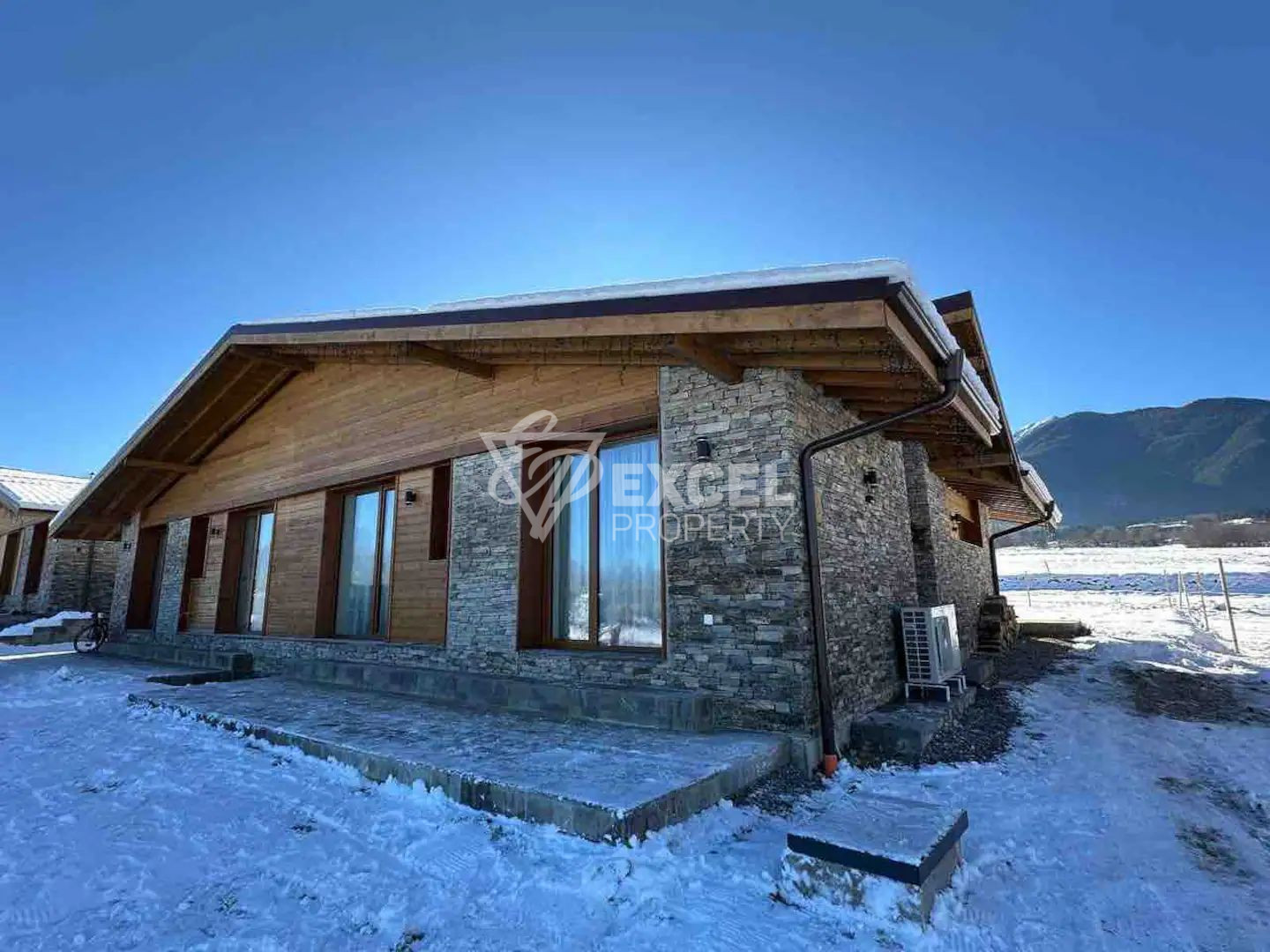 Alpine idyll: One-story two bedroom house with office for sale, close to Pirin Golf