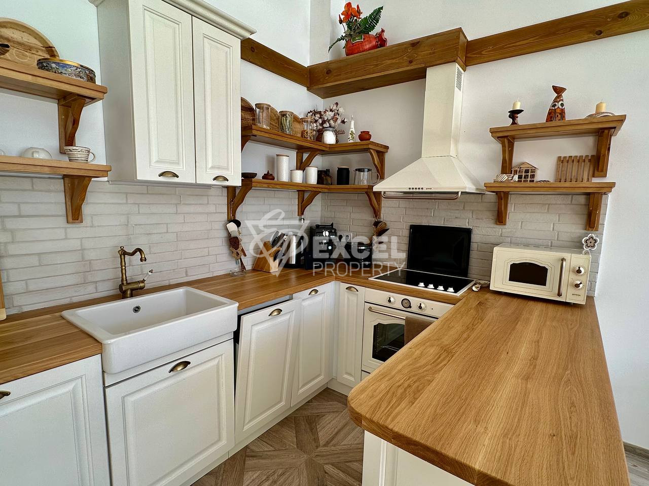 Alpine idyll: One-story two bedroom house with office for sale, close to Pirin Golf