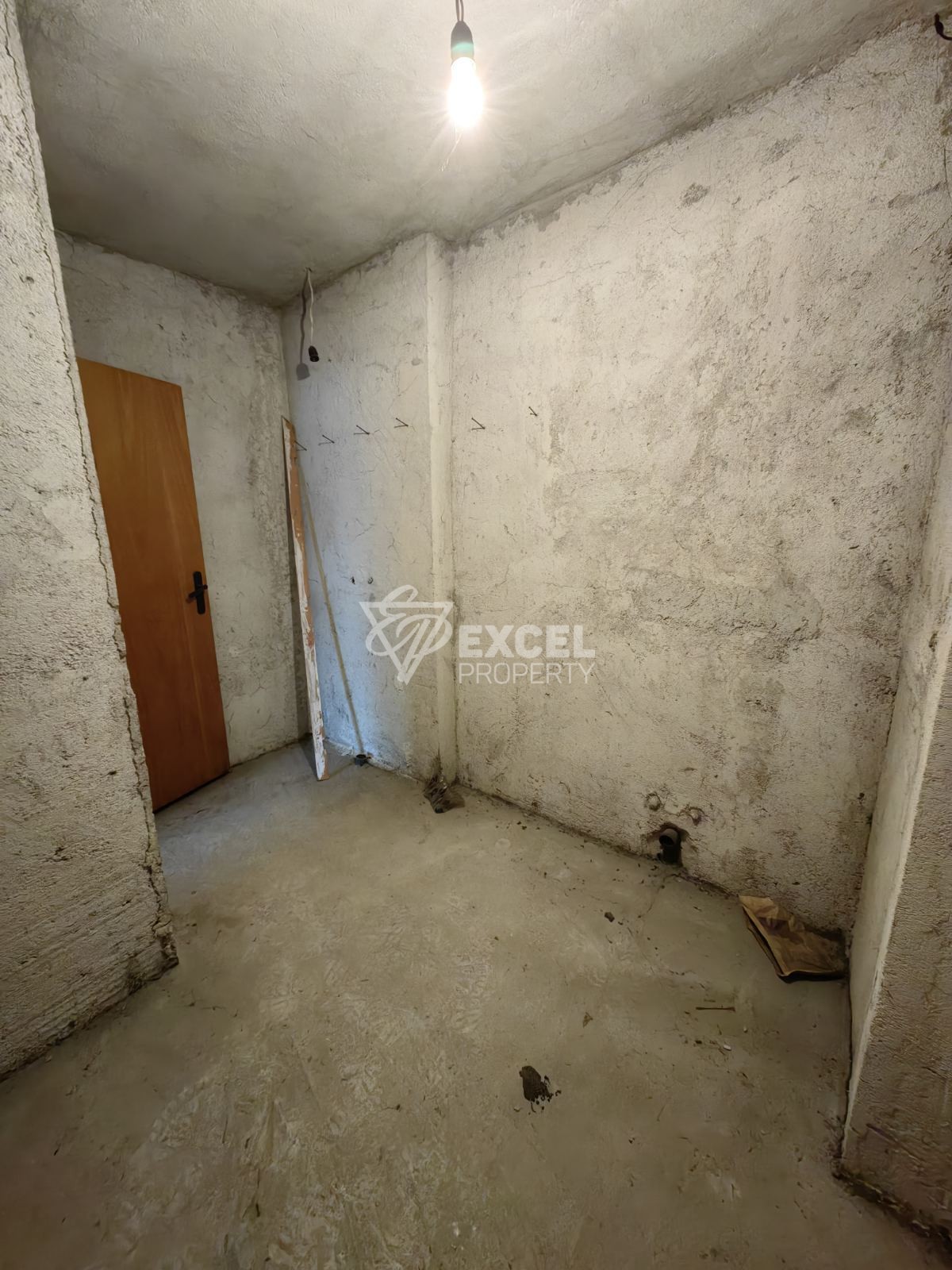 South one-bedroom apartment with basement in the center of Razlog