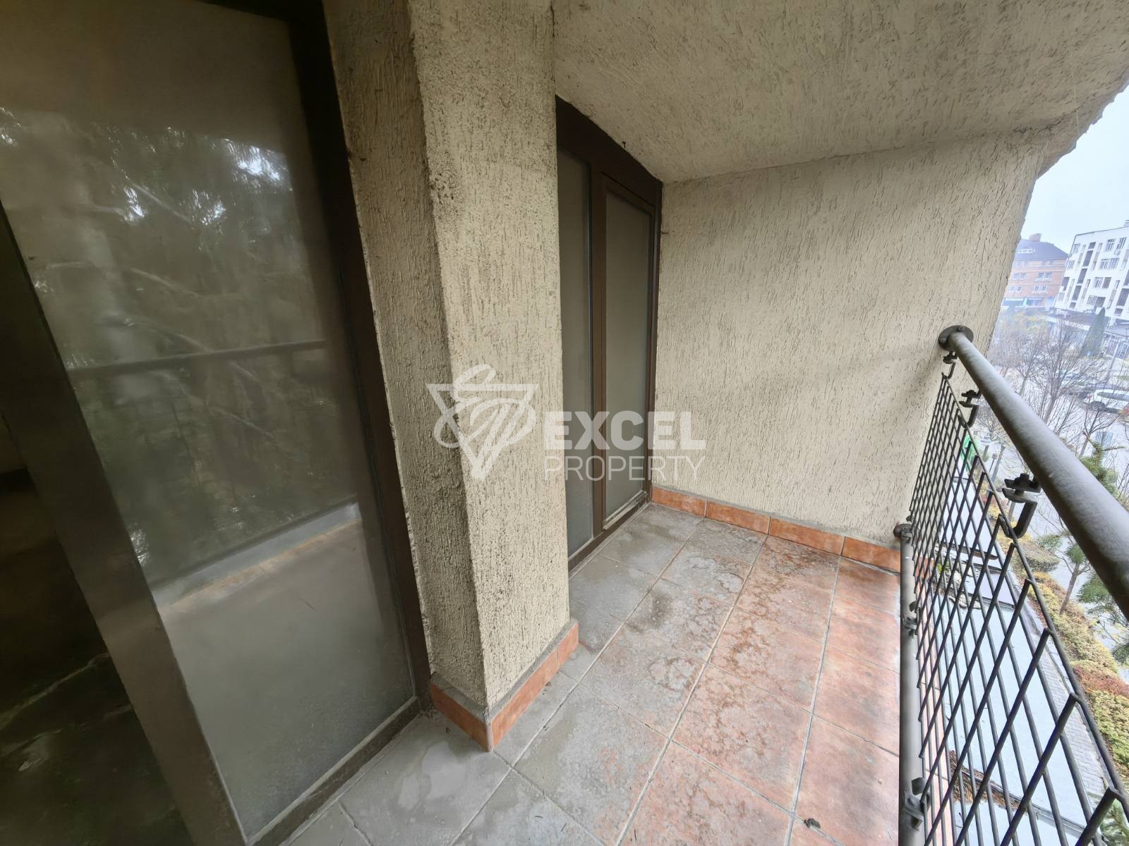 South one-bedroom apartment with basement in the center of Razlog