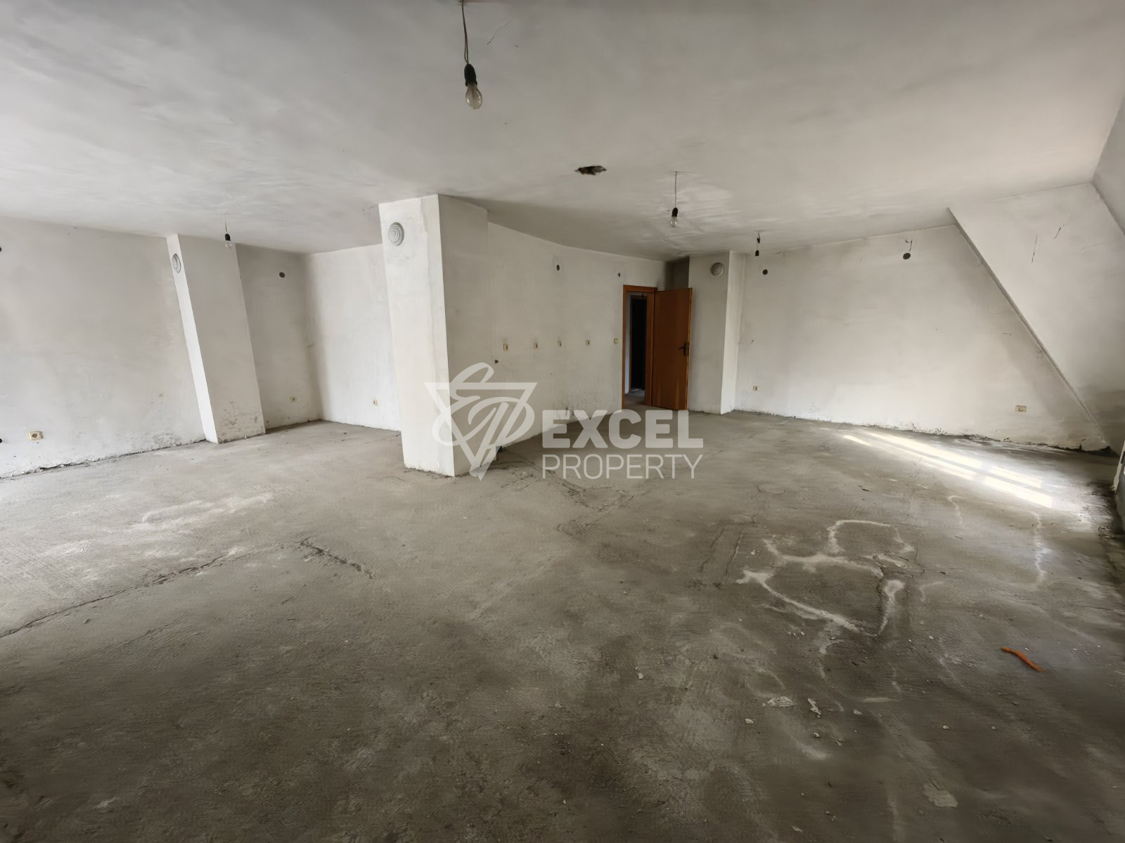 South one-bedroom apartment with basement in the center of Razlog