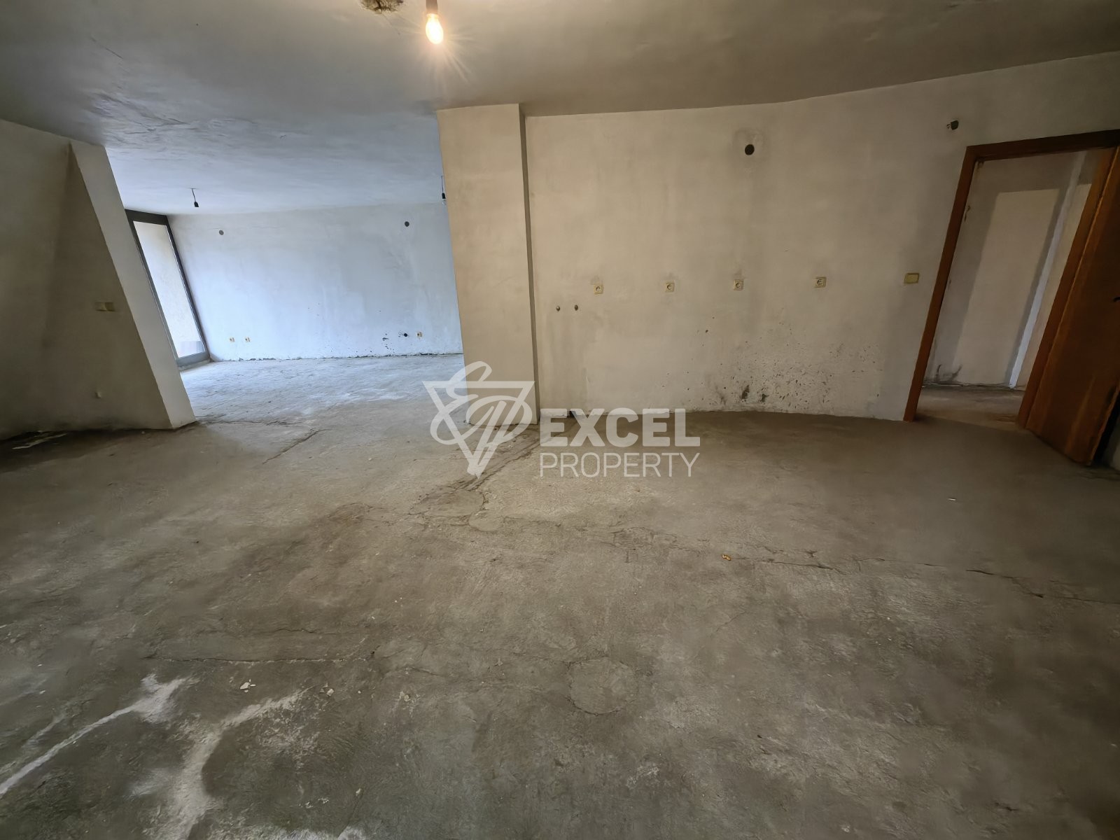 South one-bedroom apartment with basement in the center of Razlog