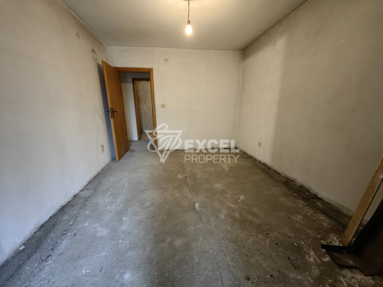 South one-bedroom apartment with basement in the center of Razlog