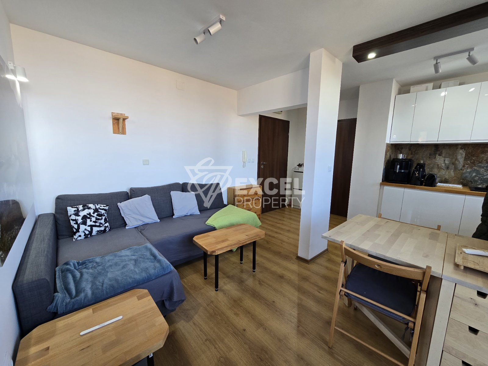 Modernly furnished one-bedroom apartment with south exposure for sale in Bansko