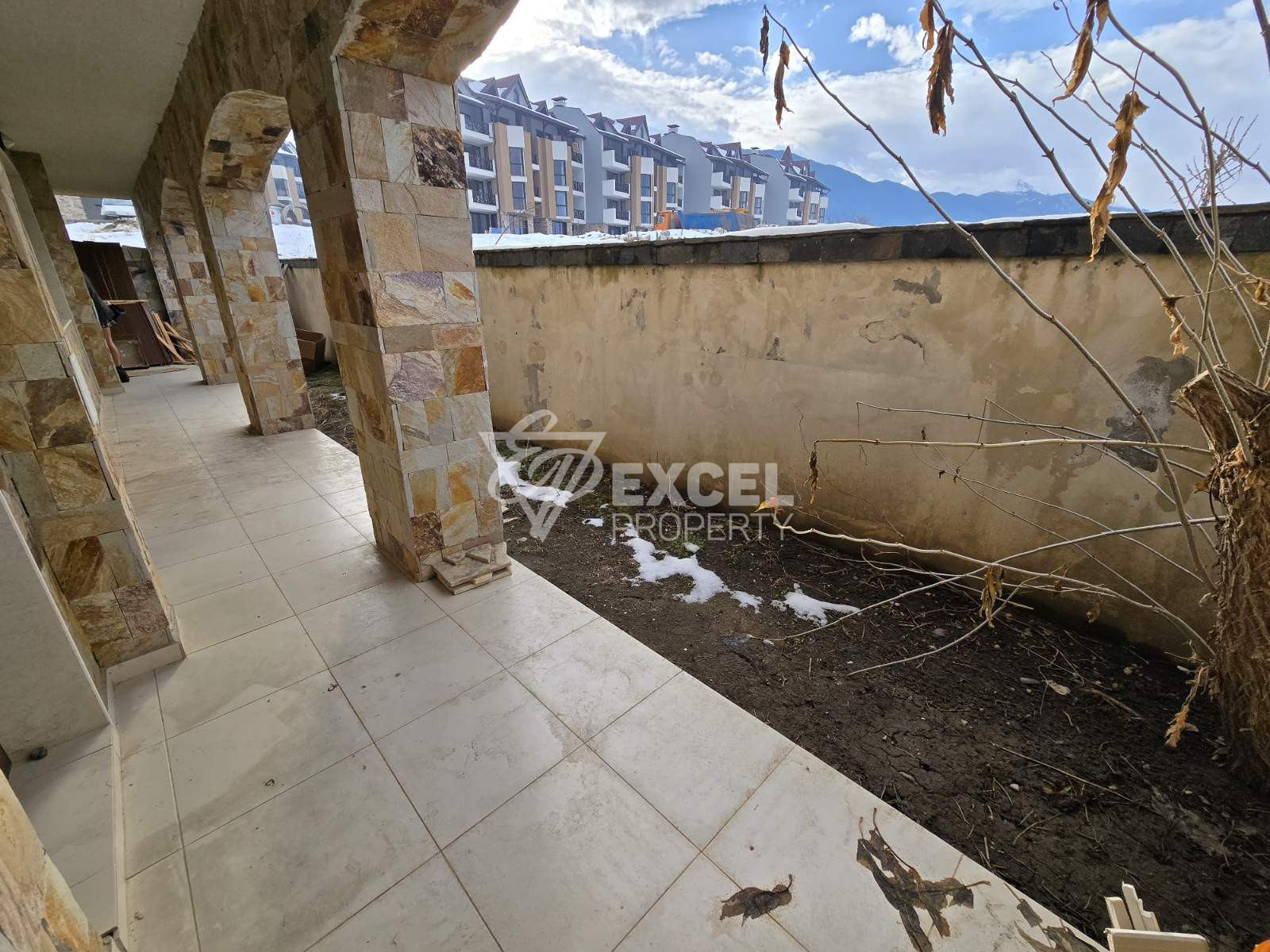 Spacious studio on the ground floor in a residential building 3 minutes walk from the ski lift, Bansko