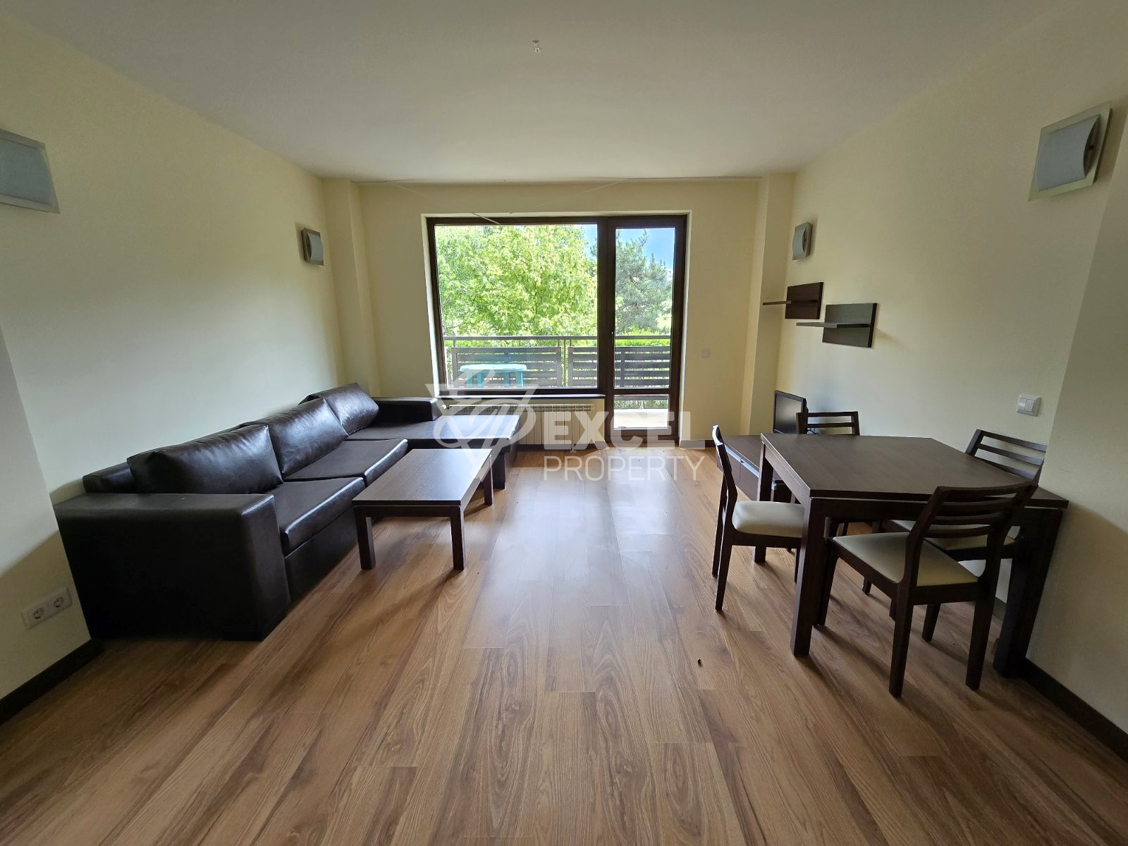 Southern two-bedroom apartment for sale in a year-round complex next to Pirin Golf