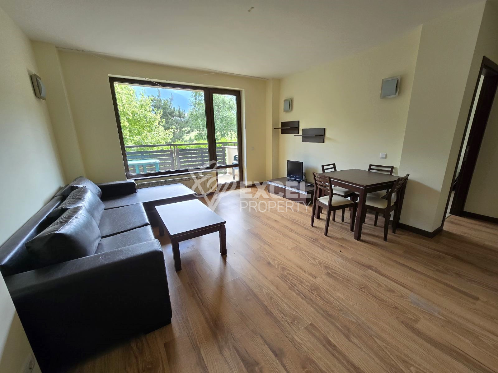 Southern two-bedroom apartment for sale in a year-round complex next to Pirin Golf