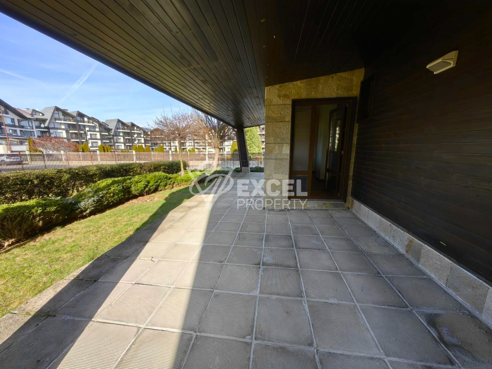 Spacious maisonette with own entrance on the ground floor