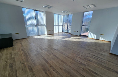 Spacious and bright office in the center of Razlog - property for your business or new home