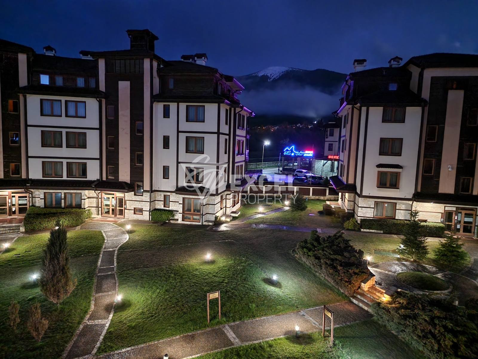 Southeast one-bedroom apartment 200m from the Gondola in Bansko, Downtown complex