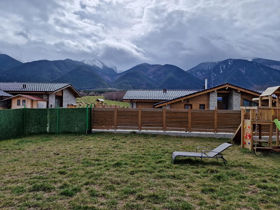 Alpine house with three bedrooms and a yard for sale next to Pirin Golf, Razlog