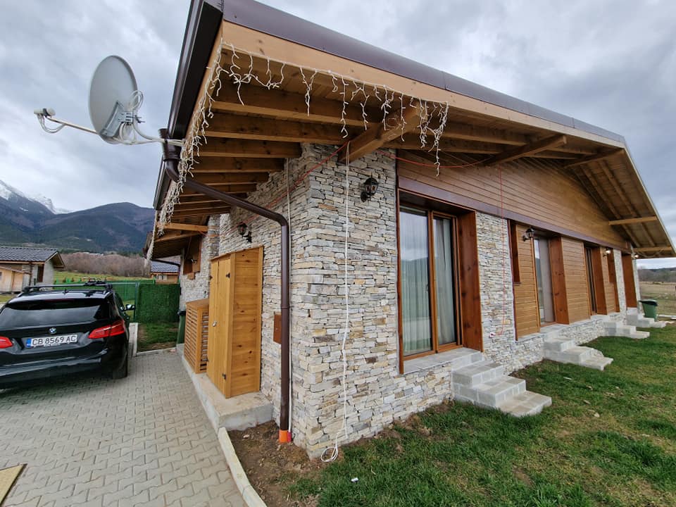 Alpine house with three bedrooms and a yard for sale next to Pirin Golf, Razlog