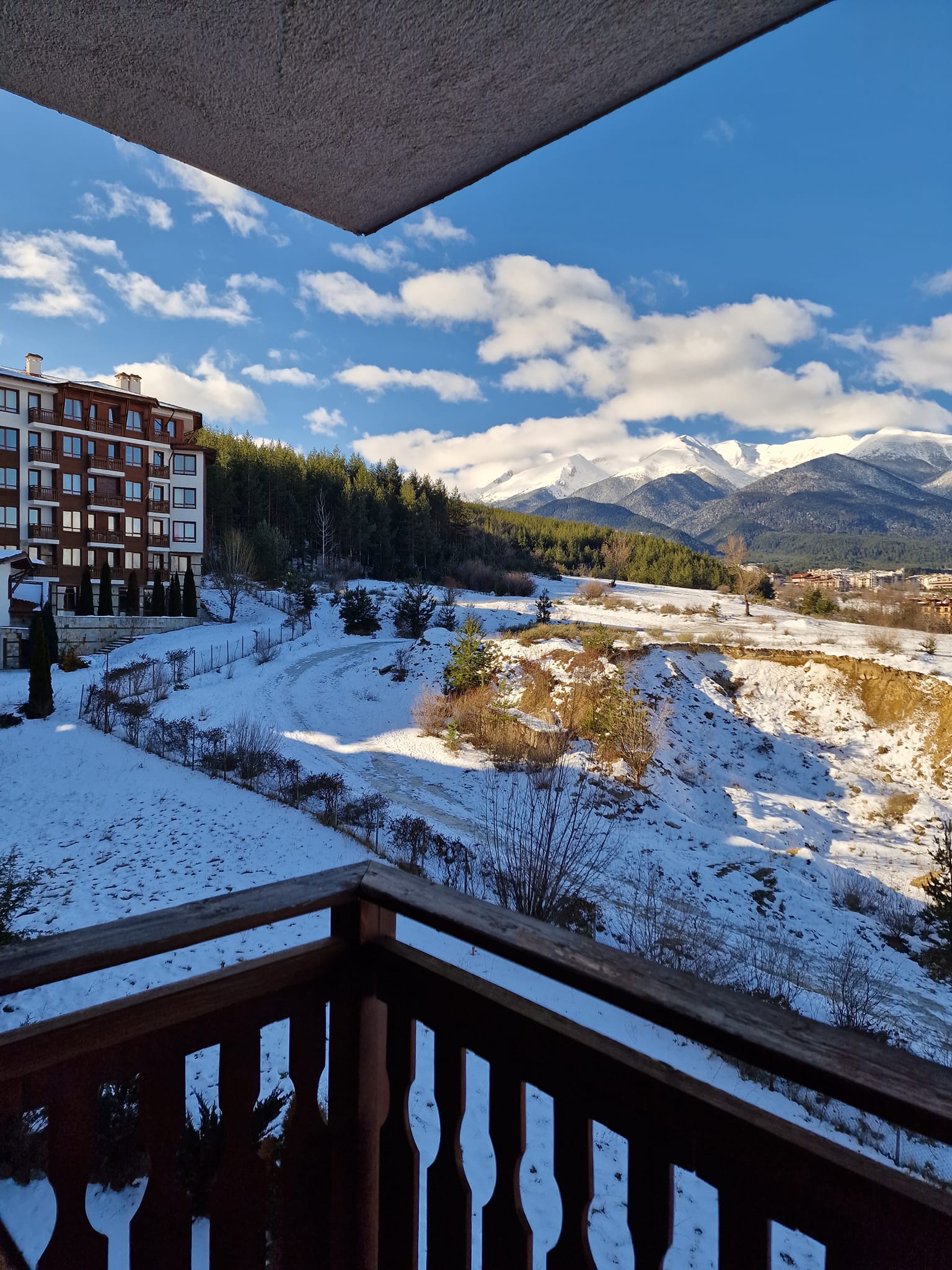 Spacious studio with frontal views of the Pirin Mountains, good price!