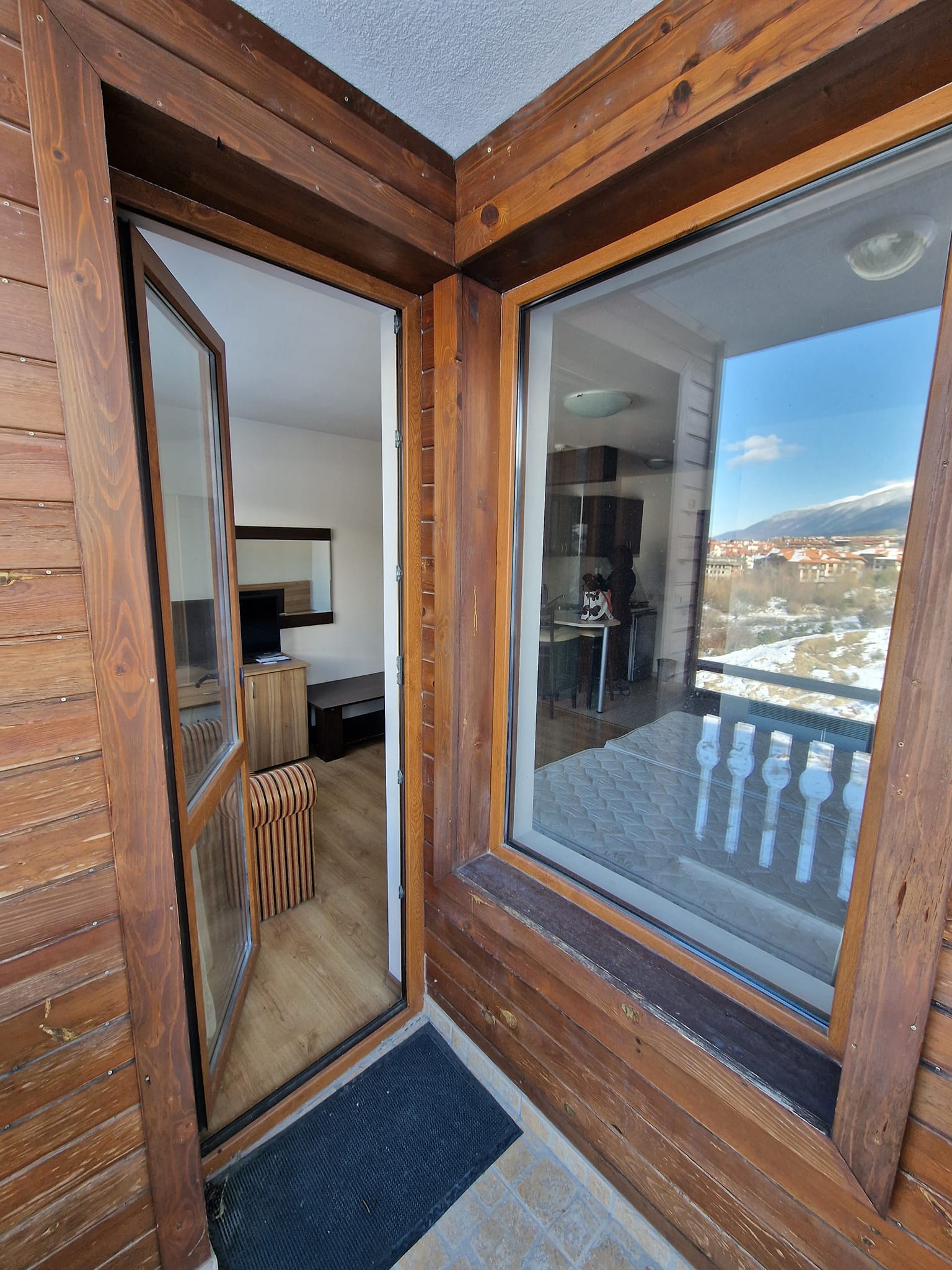 Spacious studio with frontal views of the Pirin Mountains, good price!
