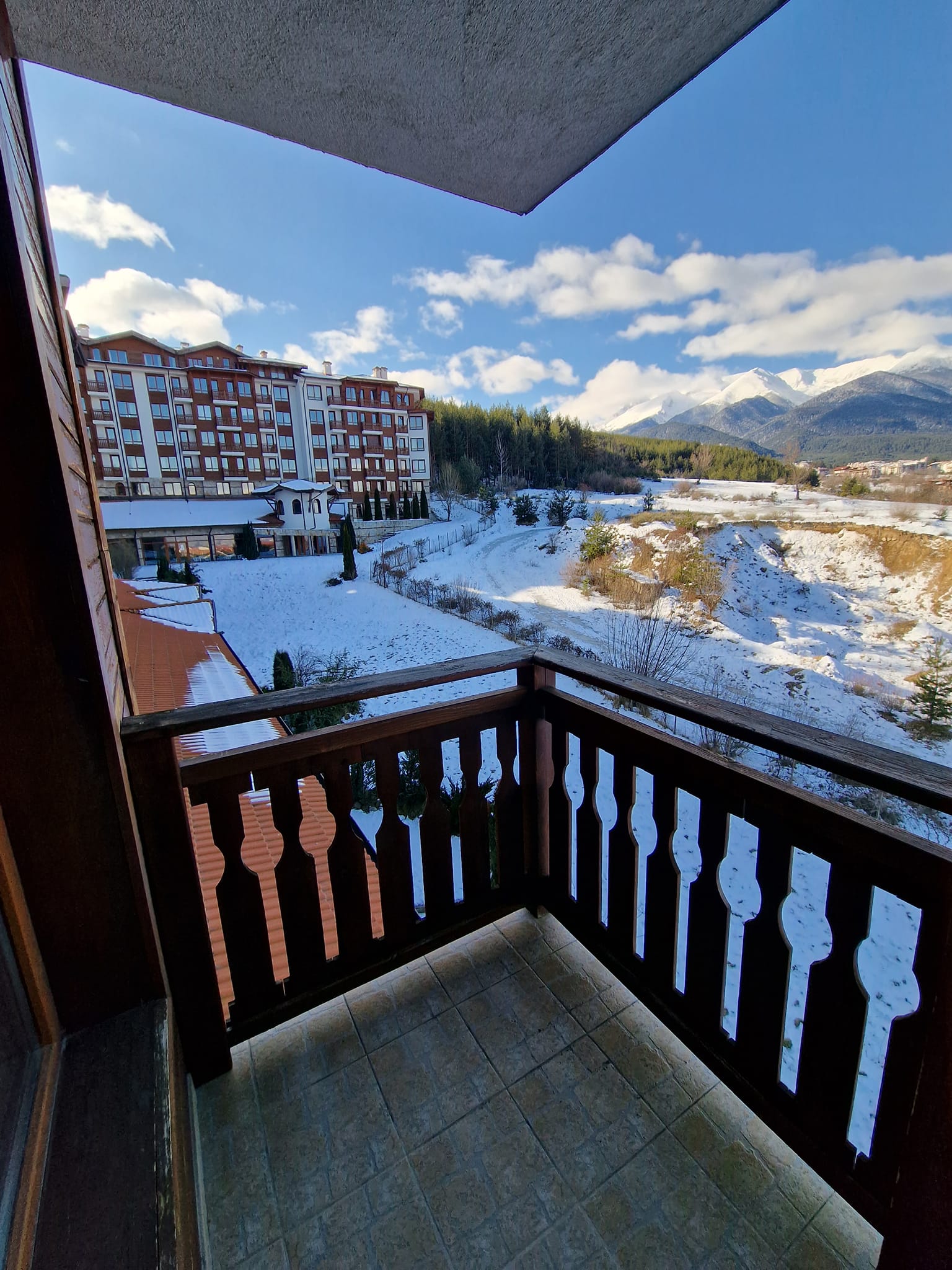 Spacious studio with frontal views of the Pirin Mountains, good price!