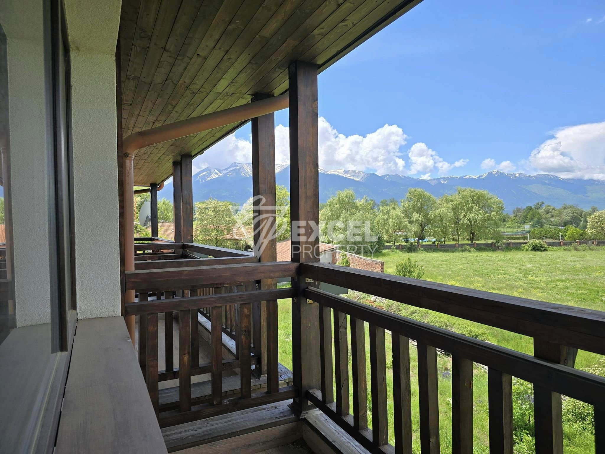 Studio with a beautiful view of Pirin for sale between Bansko and Banya! Low maintenance fee!