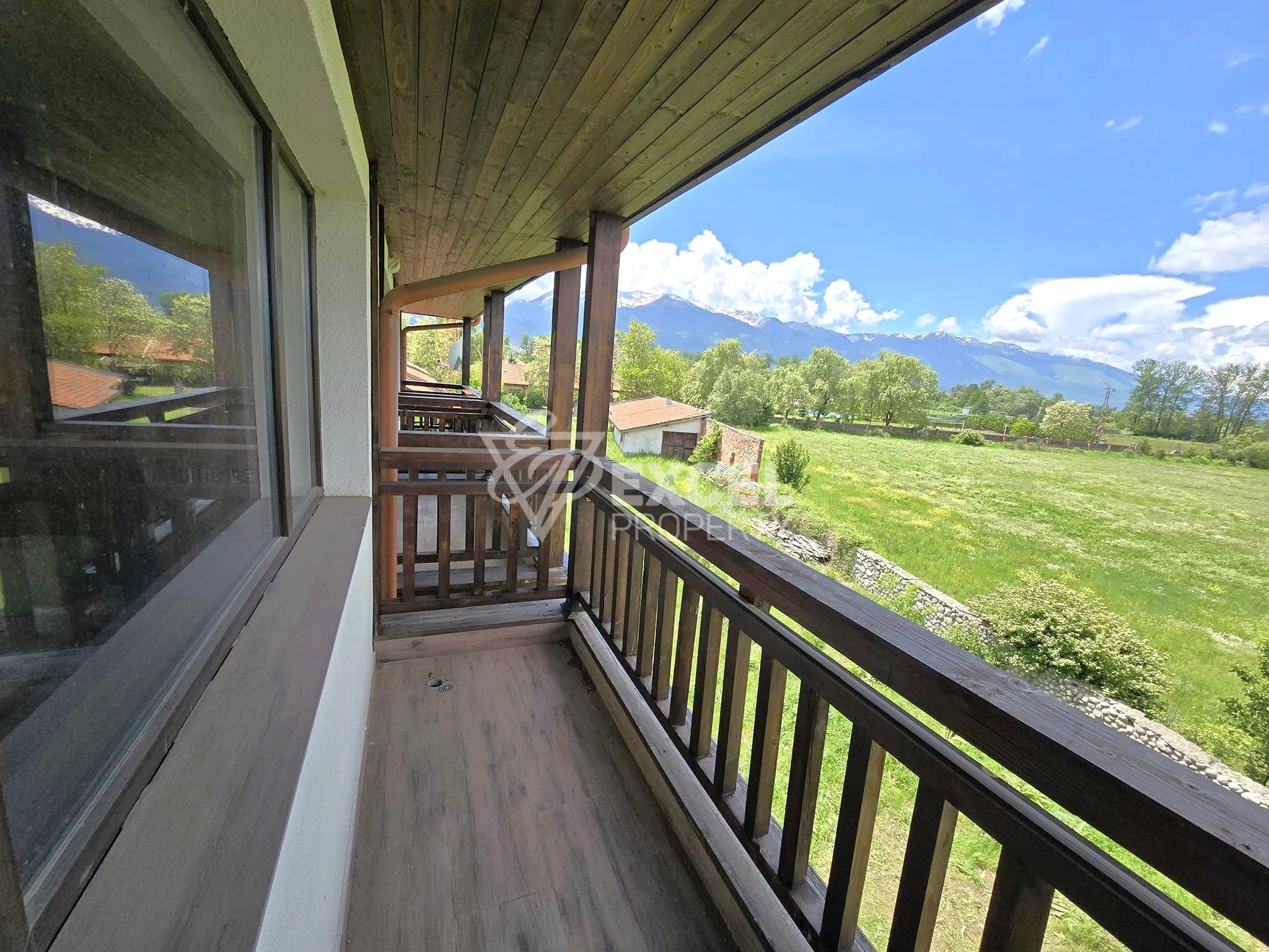 Studio with a beautiful view of Pirin for sale between Bansko and Banya! Low maintenance fee!