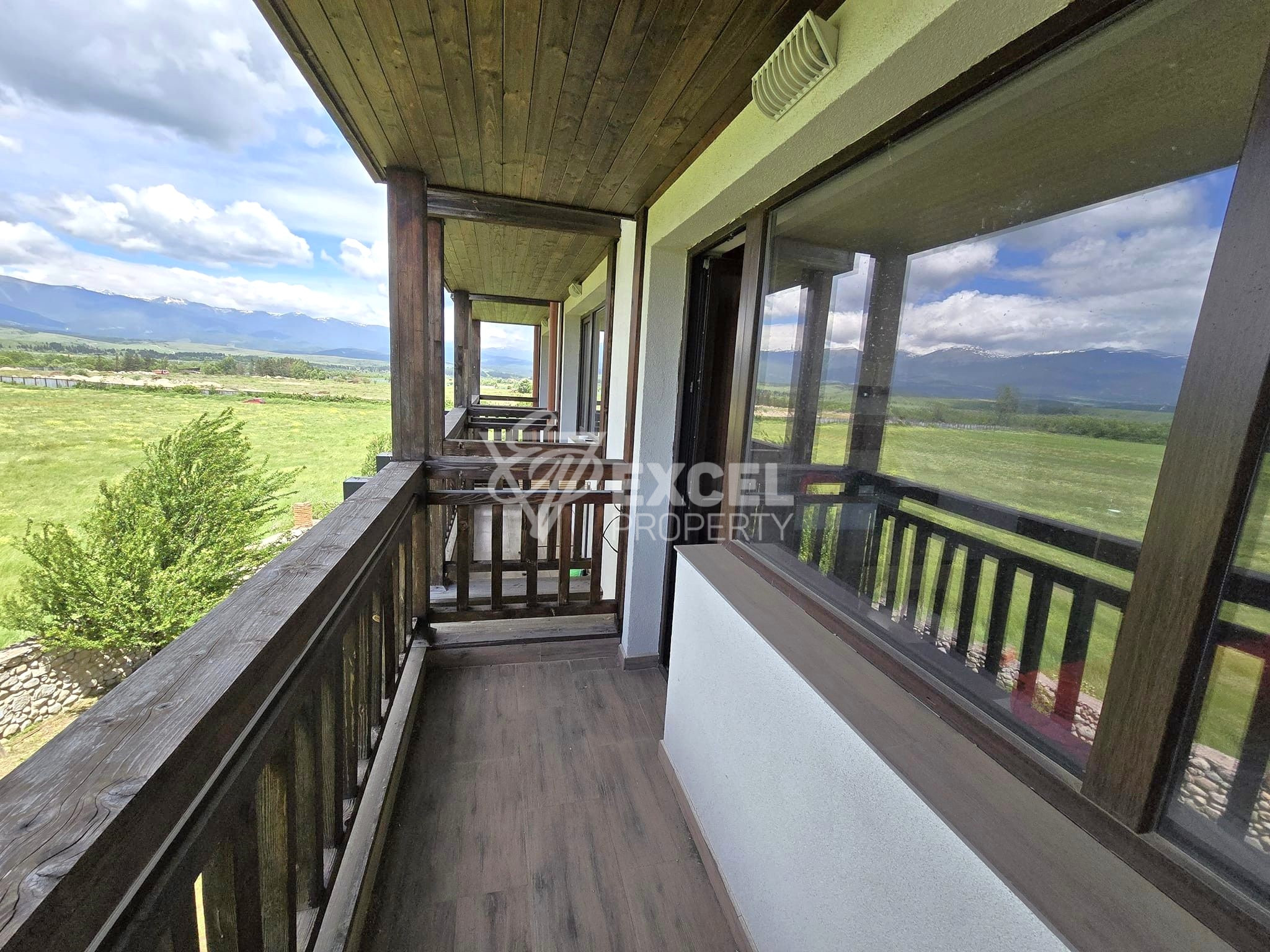 Studio with a beautiful view of Pirin for sale between Bansko and Banya! Low maintenance fee!