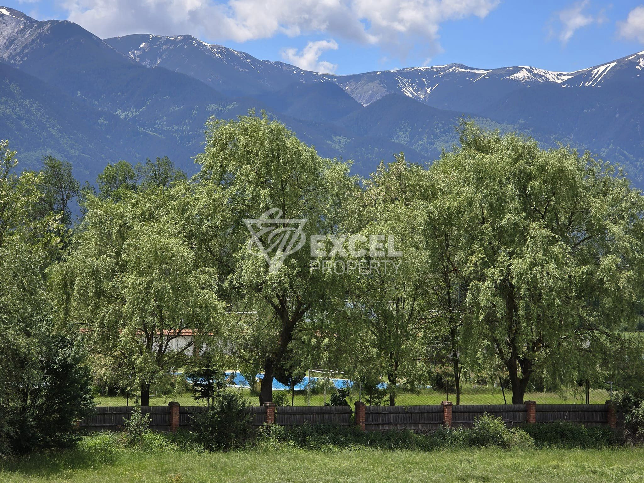 Studio with a beautiful view of Pirin for sale between Bansko and Banya! Low maintenance fee!