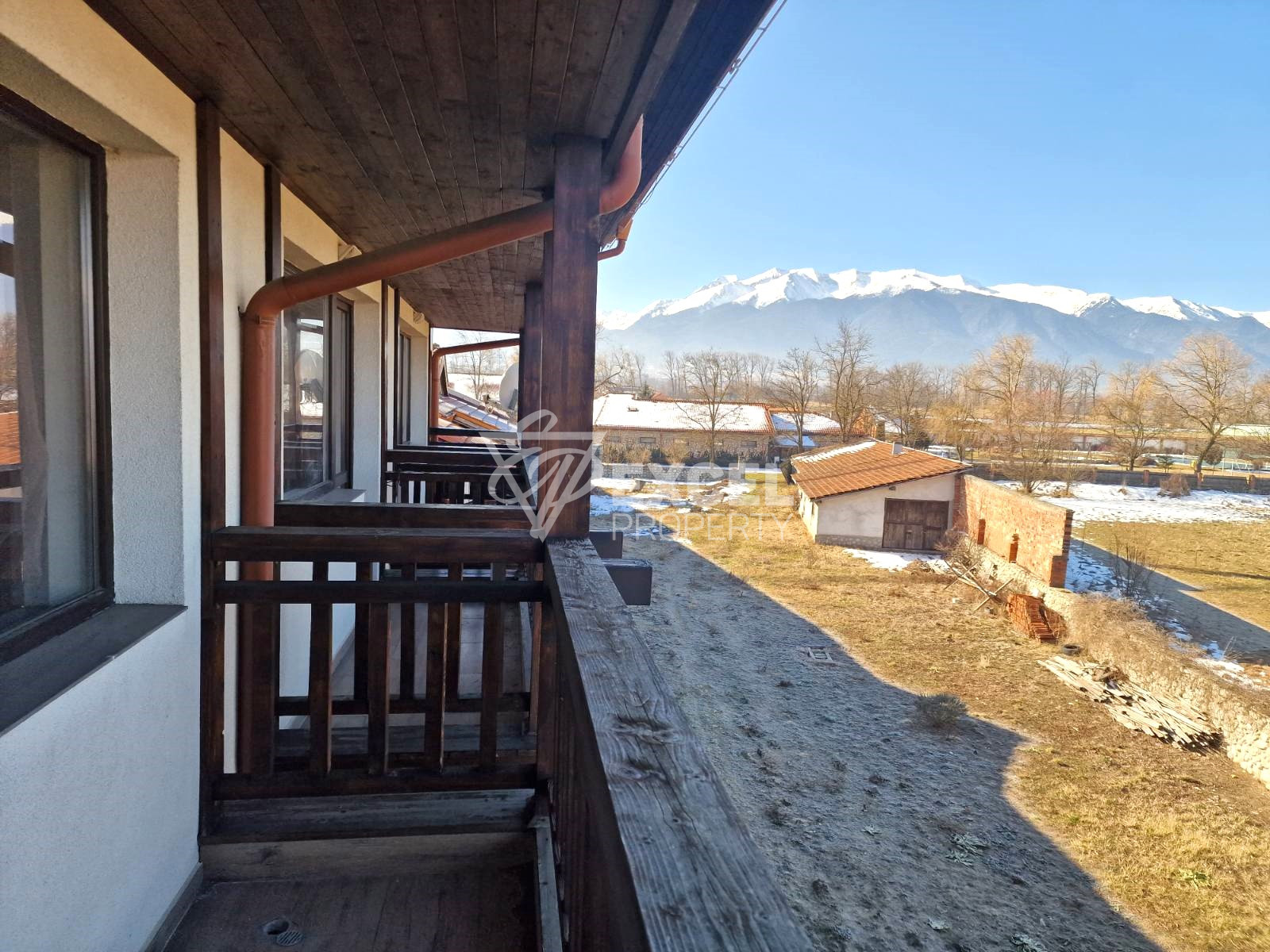 Studio with a beautiful view of Pirin for sale between Bansko and Banya! Low maintenance fee!