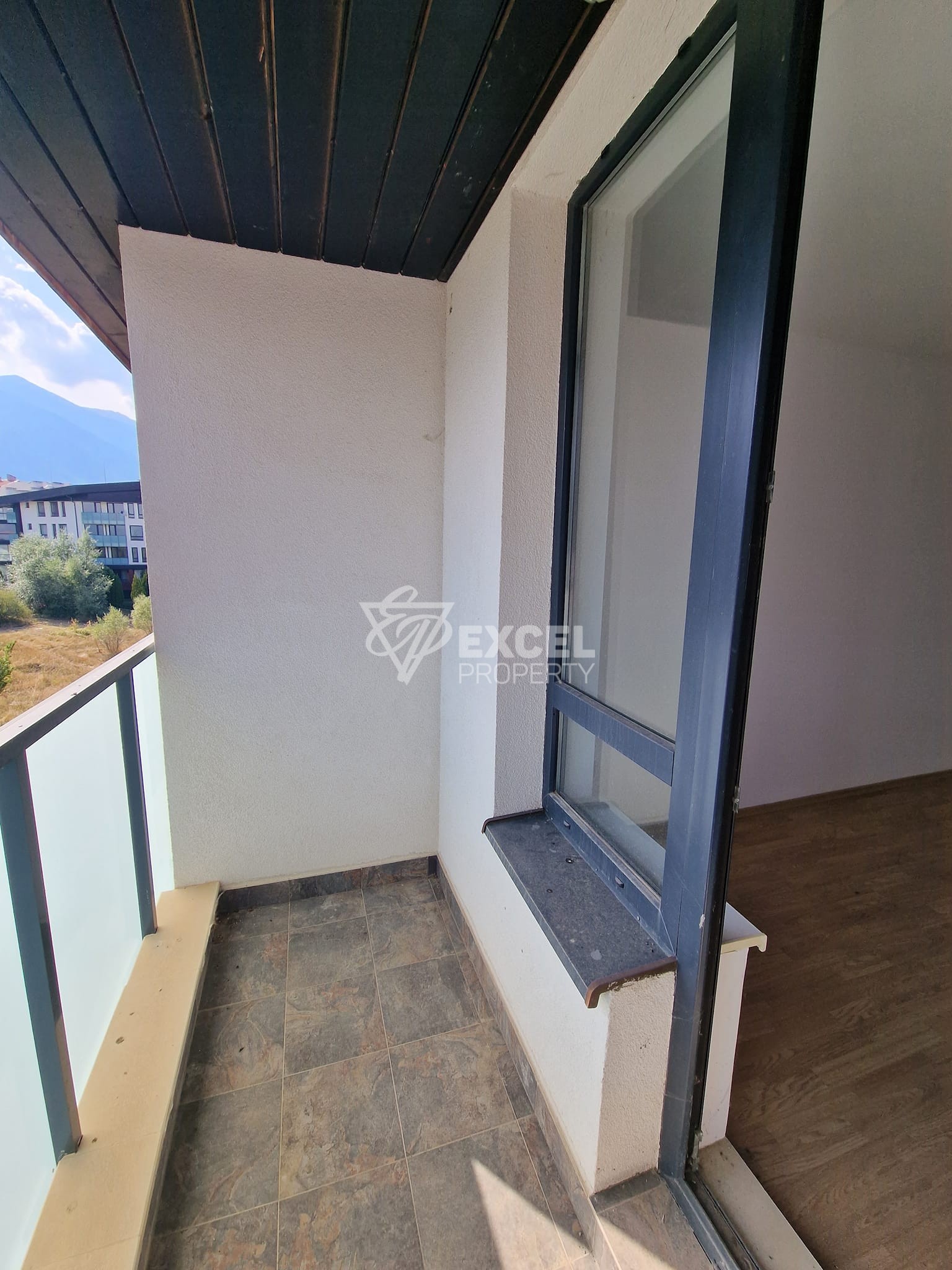 One-bedroom apartment with a frontal view of the Pirin mountain next to the golf course