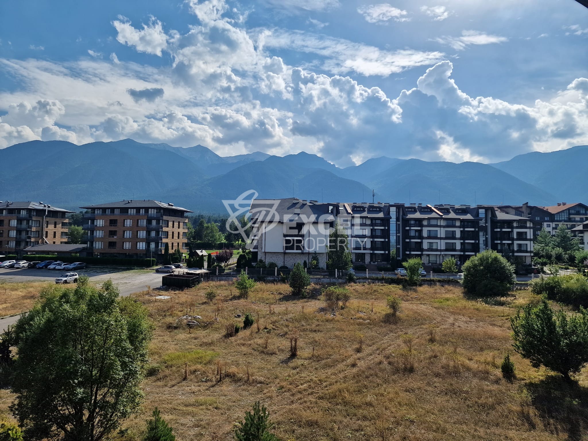 One-bedroom apartment with a frontal view of the Pirin mountain next to the golf course