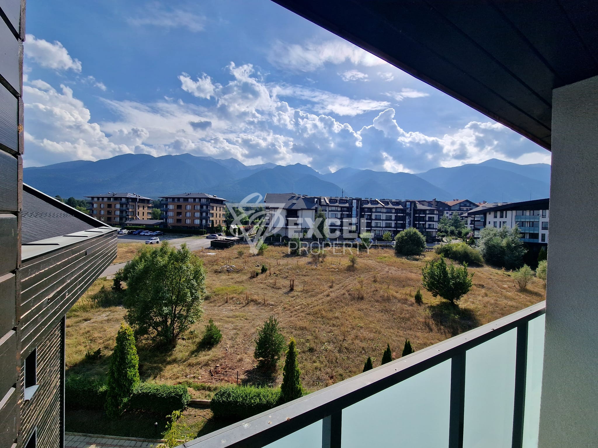 One-bedroom apartment with a frontal view of the Pirin mountain next to the golf course