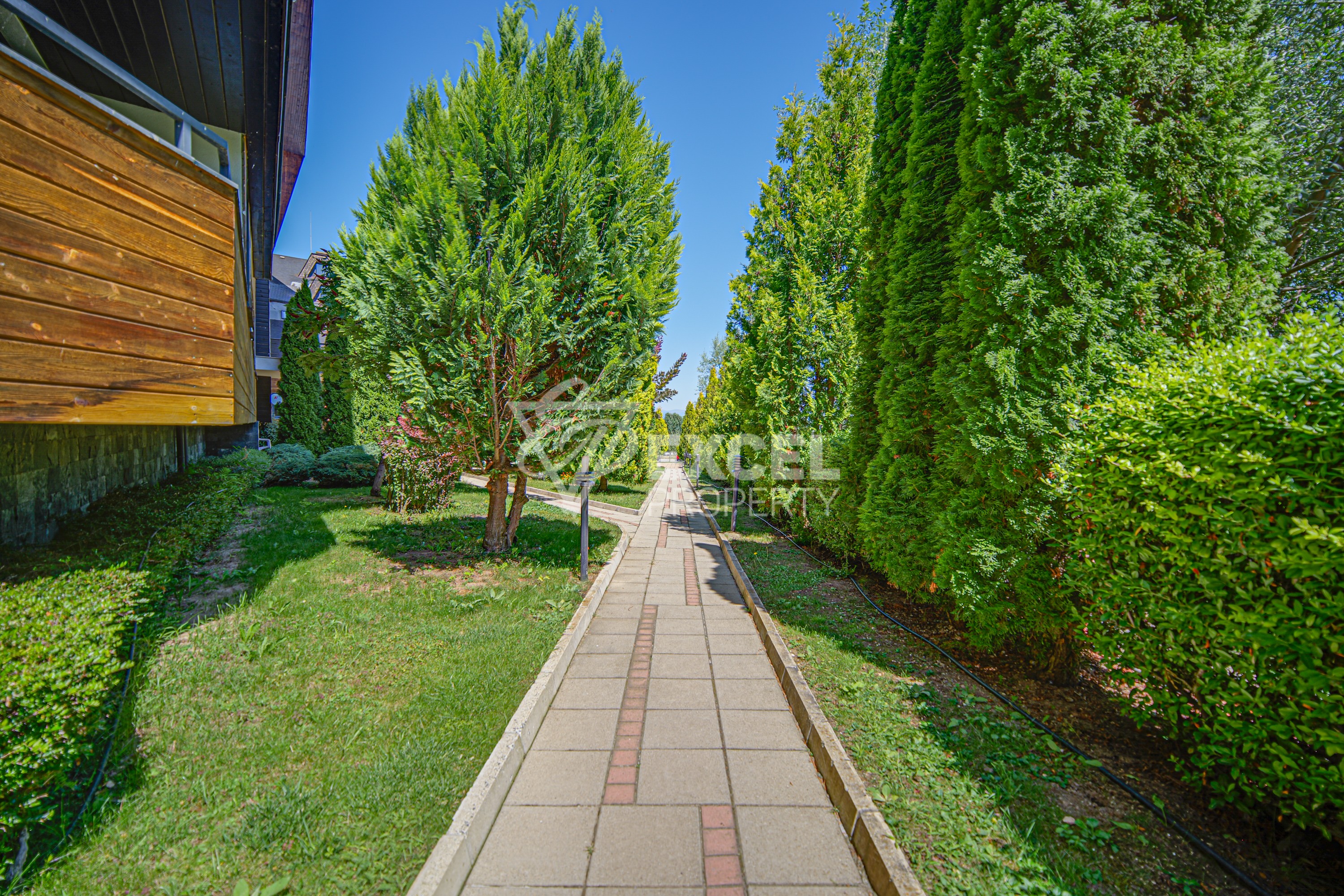 One-bedroom apartment with a frontal view of the Pirin mountain next to the golf course