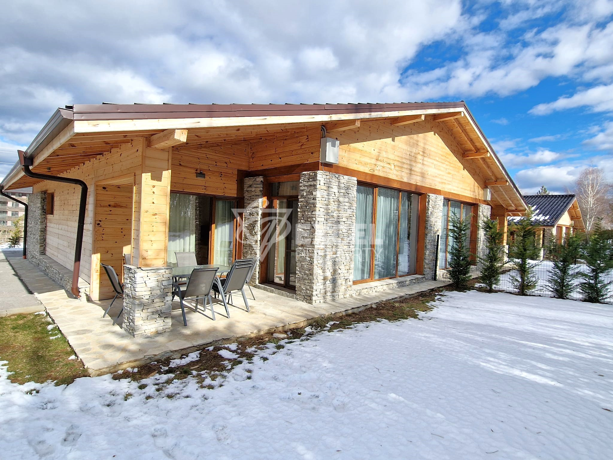 Spacious and sunny three bedroom house for sale in Pirin Golf area
