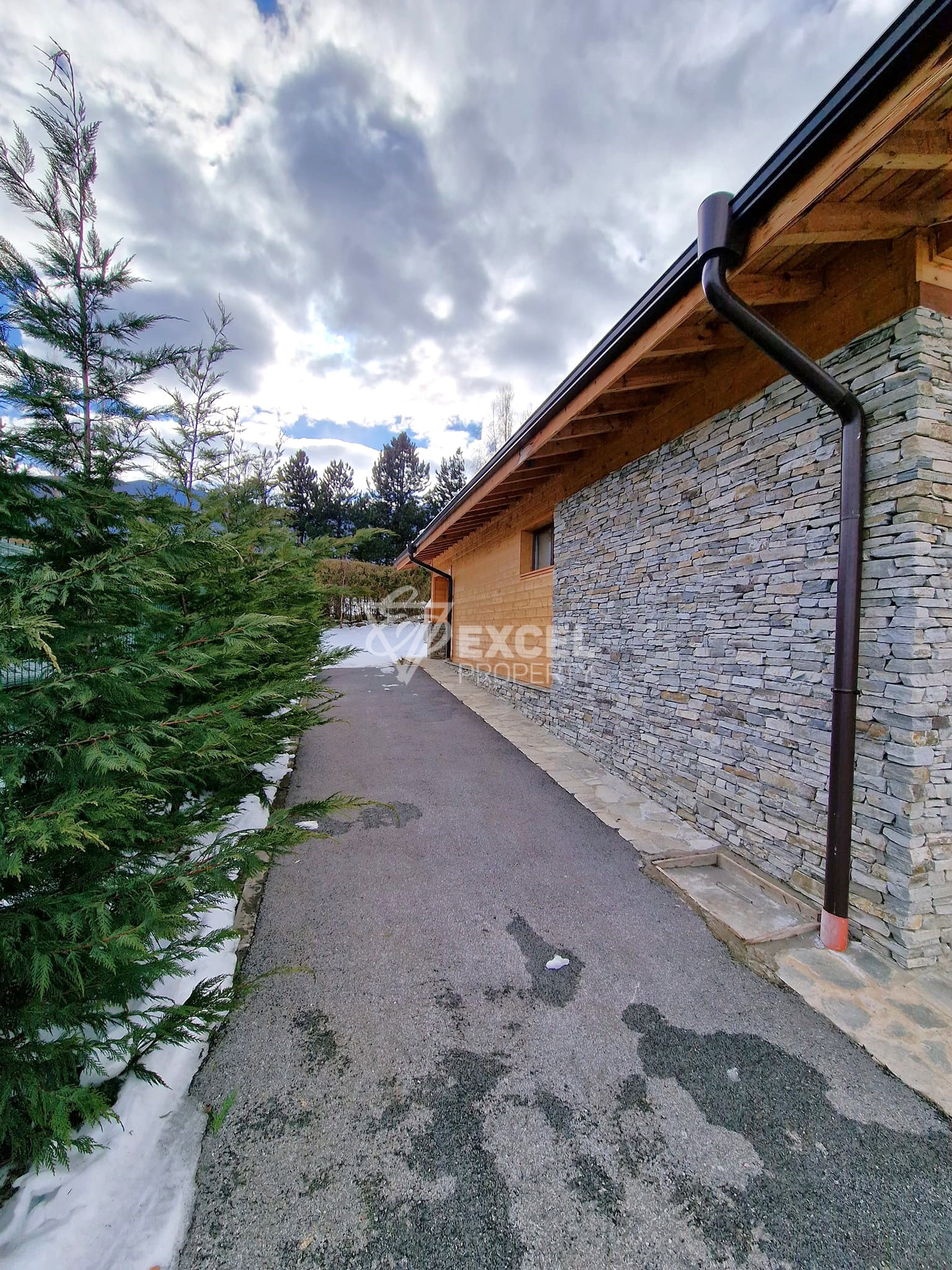 Alpine house with three bedrooms for sale in Razlog and Bansko area! No maintenance fee!