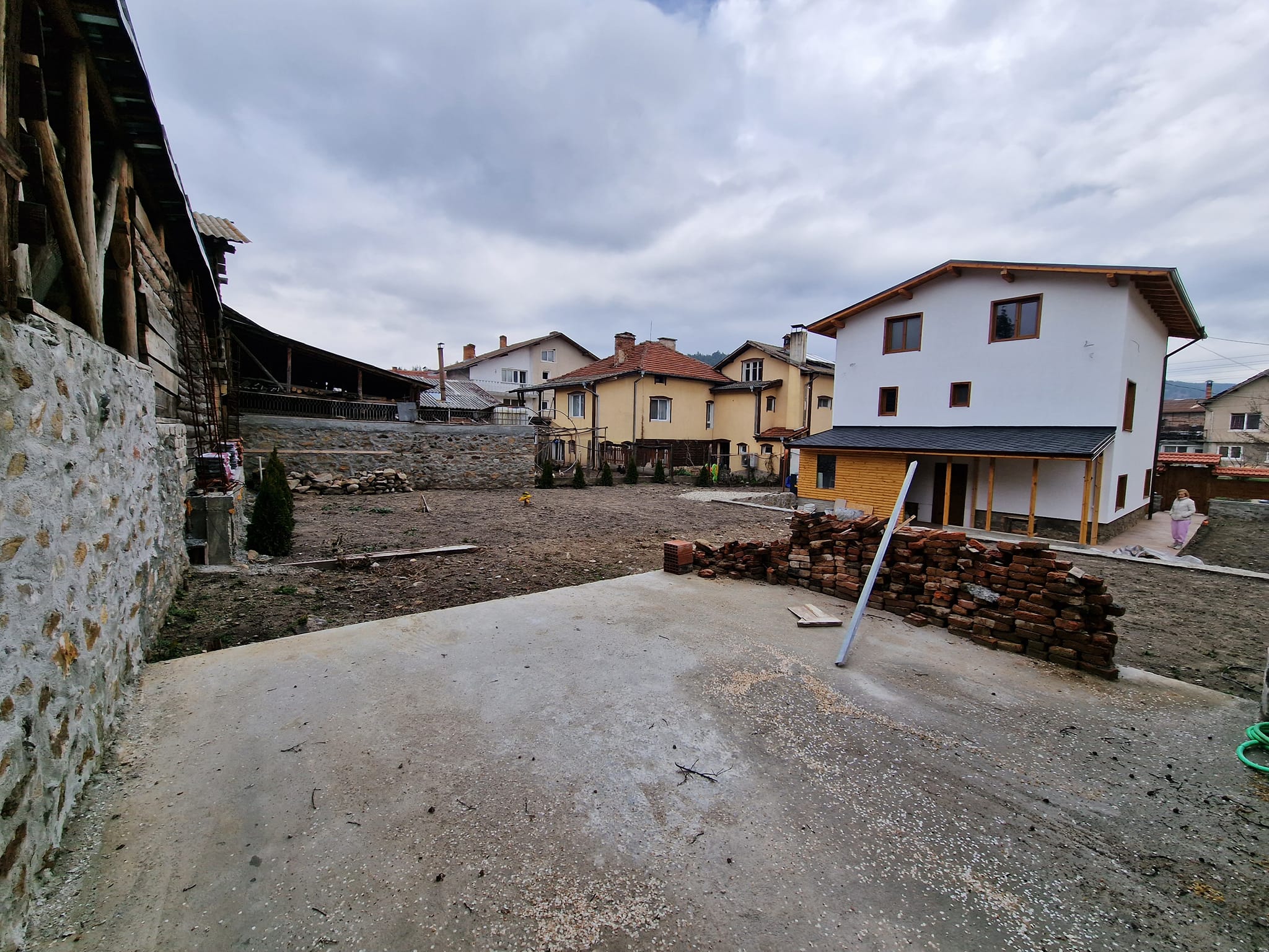 Renovated three-story house with a large yard for sale in the village of Banya, Bansko region