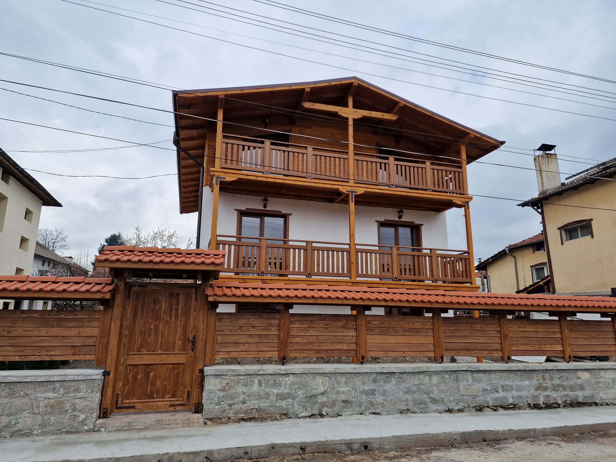 Renovated three-story house with a large yard for sale in the village of Banya, Bansko region