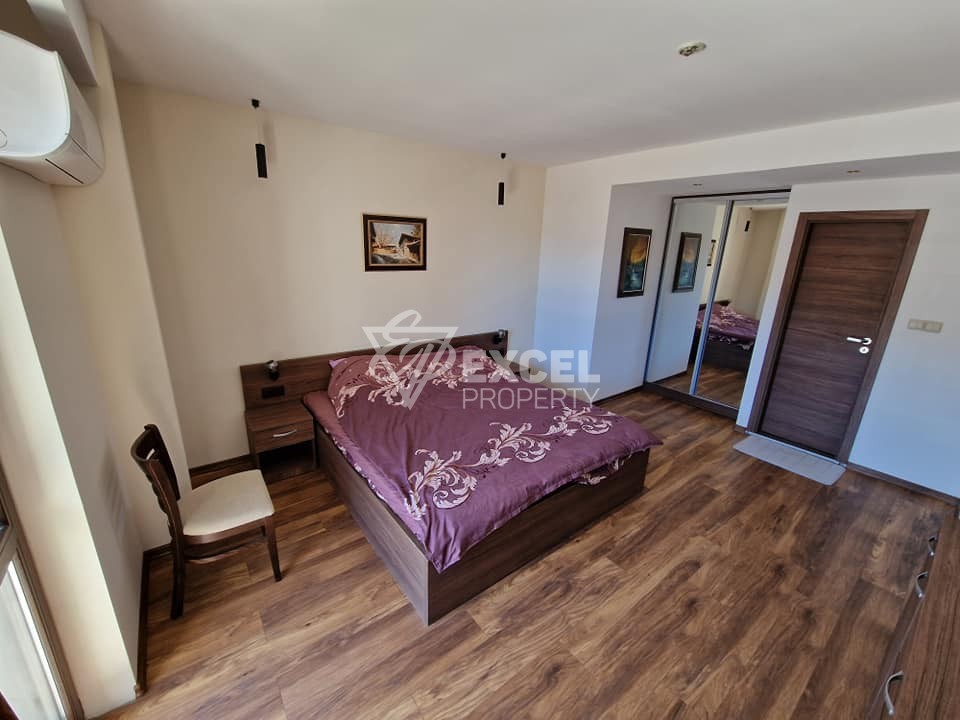 Spacious one bedroom apartment with fireplace and low maintenance fee for sale