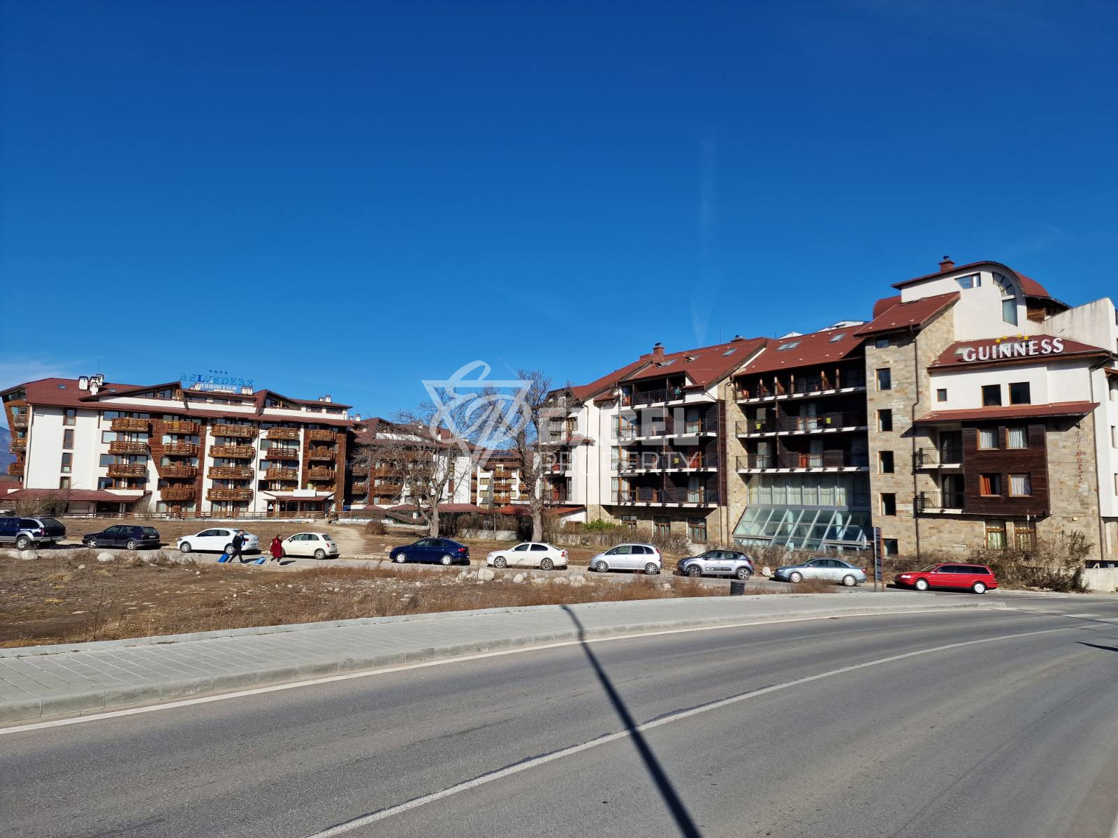 Studio with a terrace and a mountain view for sale next to the ski lift Bansko, Guinness Hotel