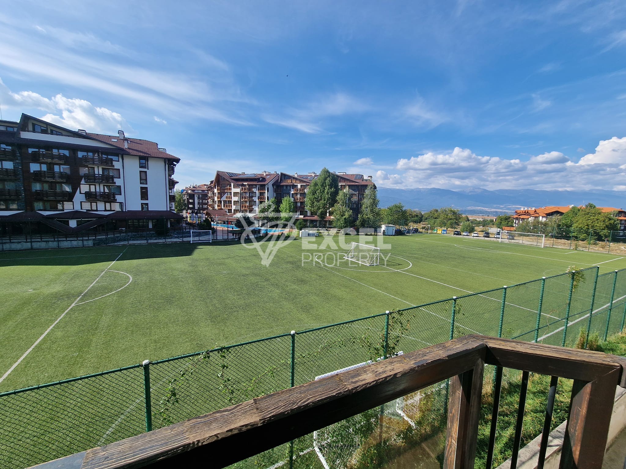 Studio with a terrace and a mountain view for sale next to the ski lift Bansko, Guinness Hotel